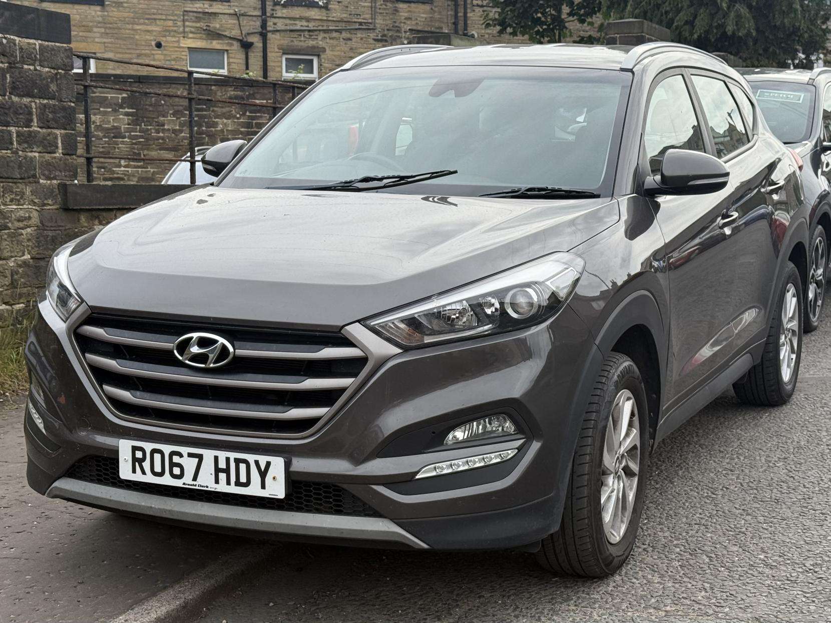 A 2017 HYUNDAI TUCSON 1.6 GDi Blue Drive SE Nav SUV 5dr Petrol Manual Euro 6 (s/s) (132 ps) A 2017 HYUNDAI TUCSON 1.6 GDi Blue Drive SE Nav SUV 5dr Petrol Manual Euro 6 (s/s) (132 ps)