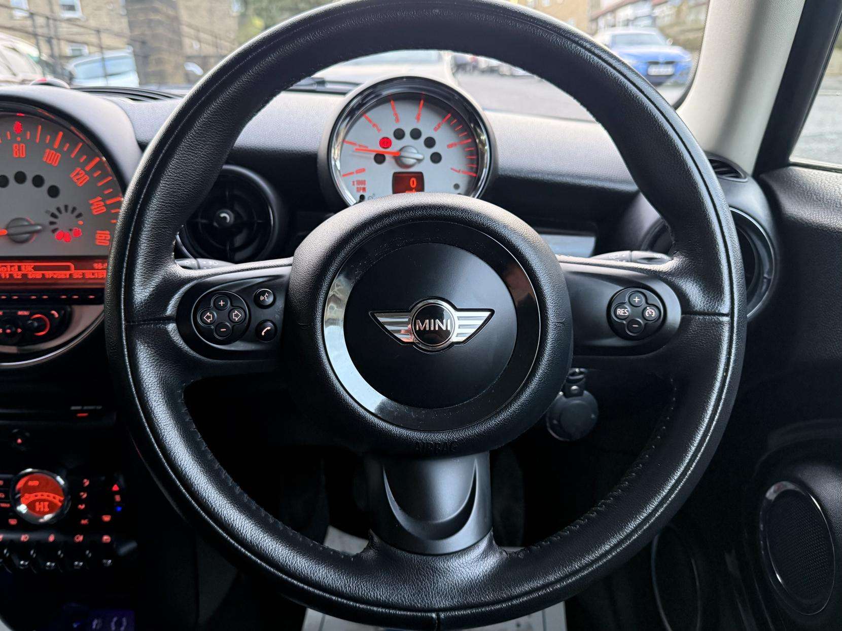 2013 MINI CLUBMAN 2013 MINI CLUBMAN