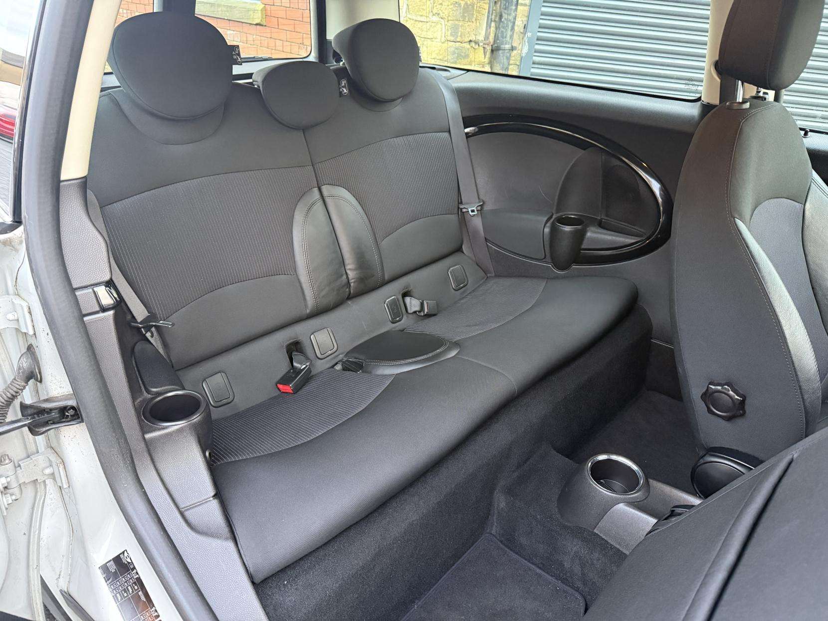 2013 MINI CLUBMAN 2013 MINI CLUBMAN