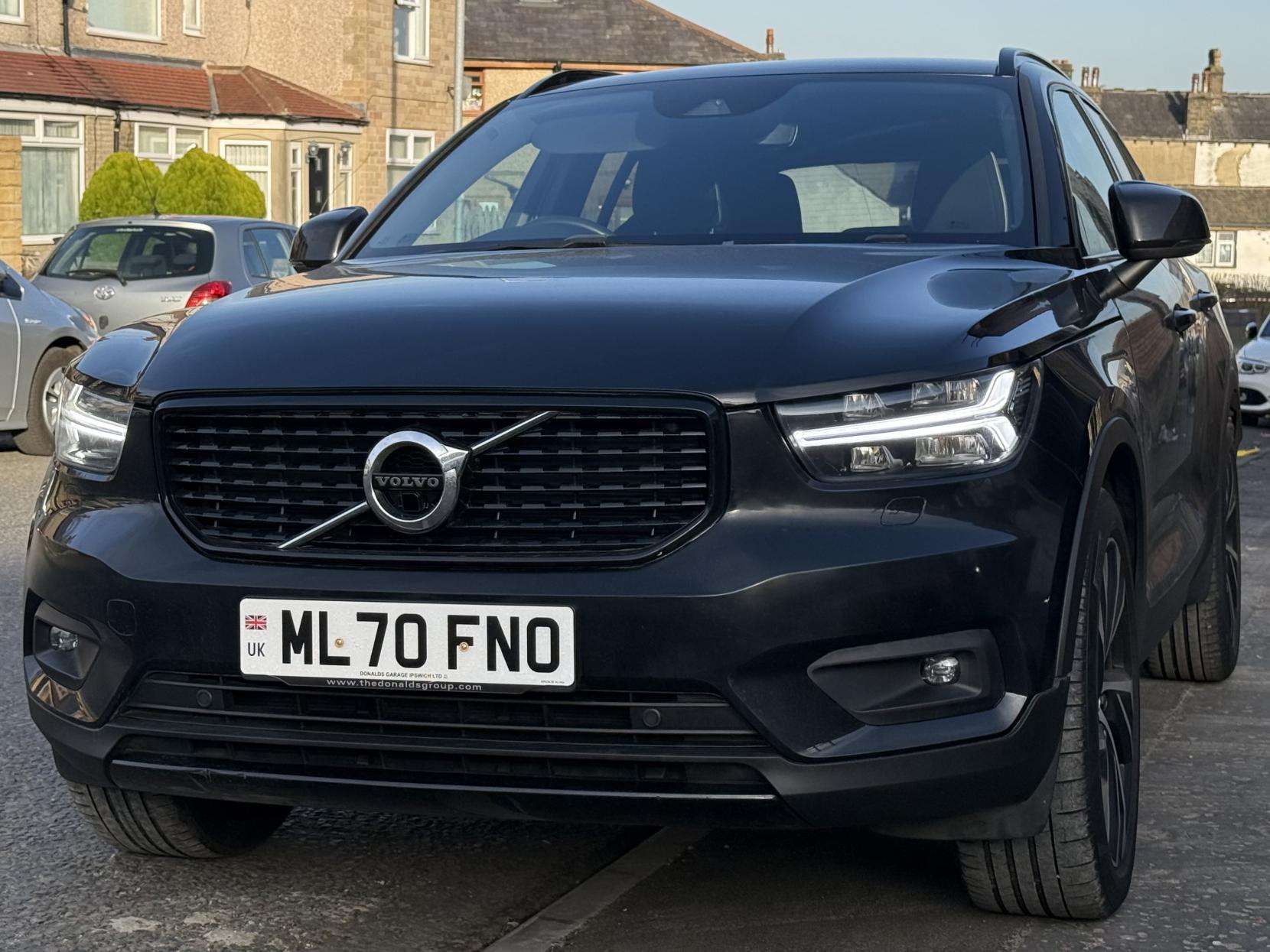 A 2020 VOLVO XC40 2.0 B4 MHEV R-Design Pro SUV 5dr Petrol Hybrid Auto Euro 6 (s/s) (197 ps) A 2020 VOLVO XC40 2.0 B4 MHEV R-Design Pro SUV 5dr Petrol Hybrid Auto Euro 6 (s/s) (197 ps)