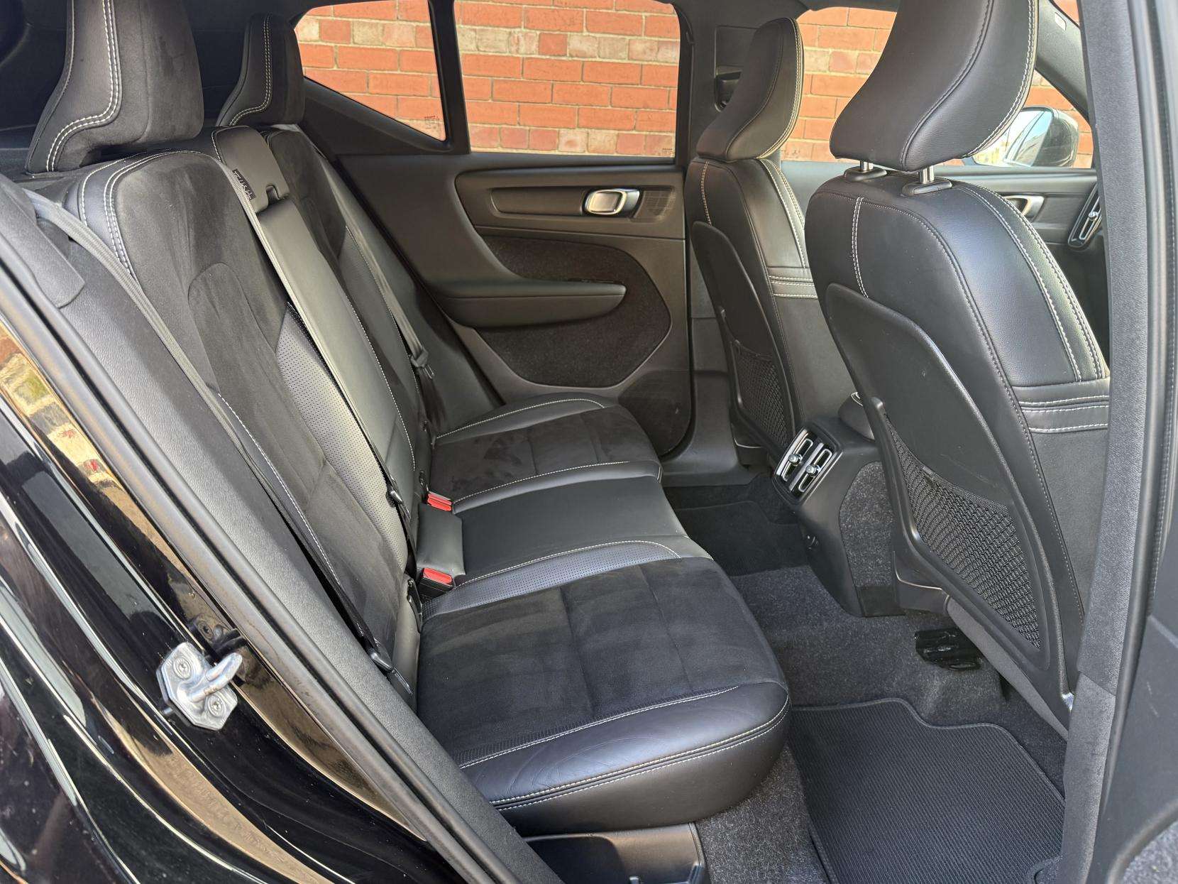 2020 VOLVO XC40 2020 VOLVO XC40