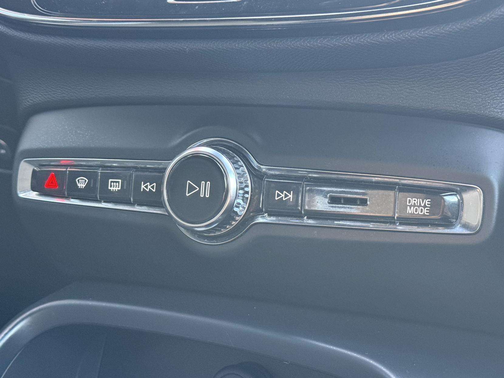 2020 VOLVO XC40 2020 VOLVO XC40