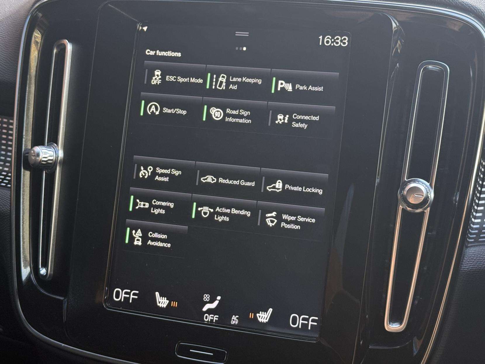 2020 VOLVO XC40 2020 VOLVO XC40