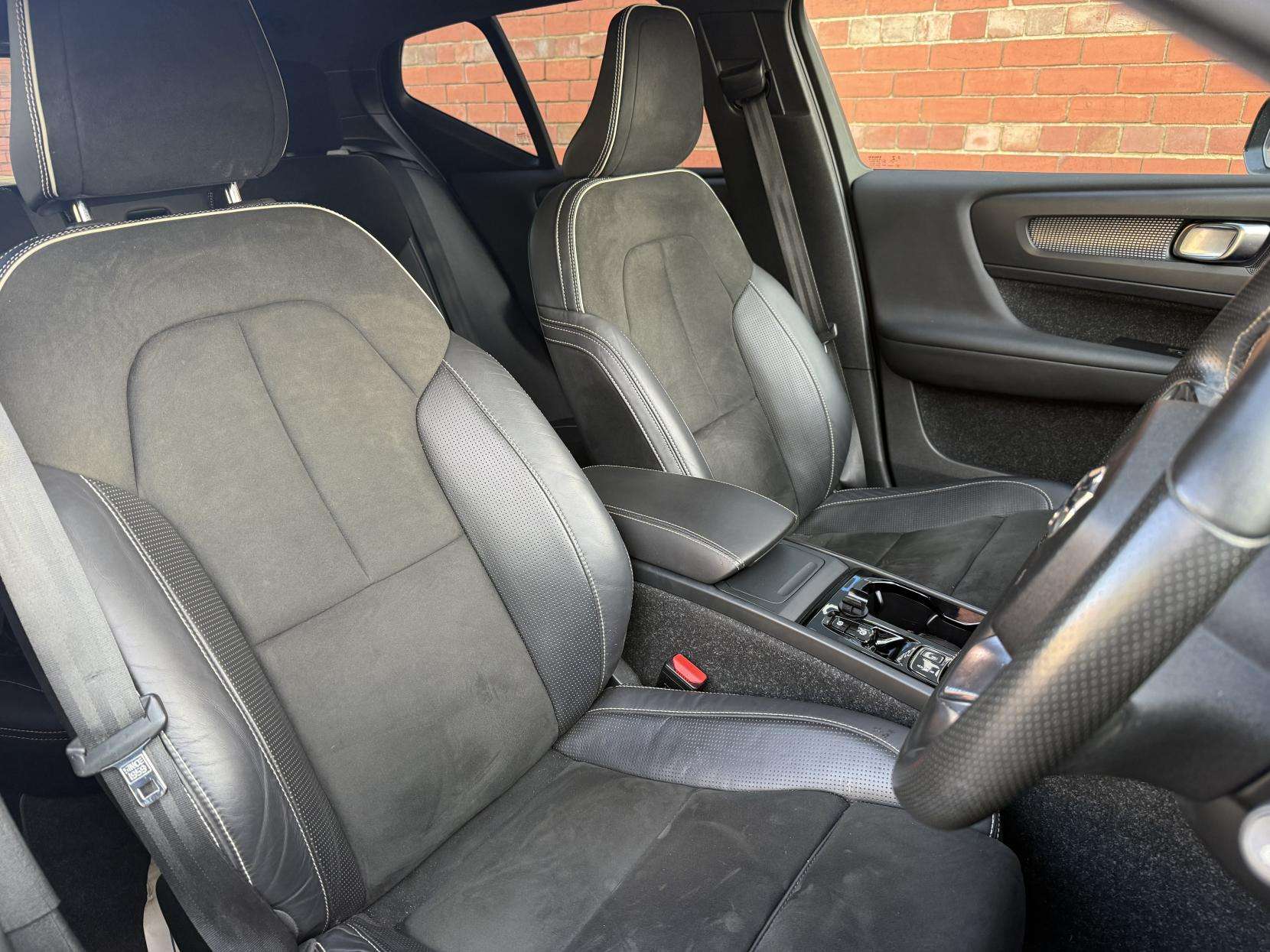 2020 VOLVO XC40 2020 VOLVO XC40