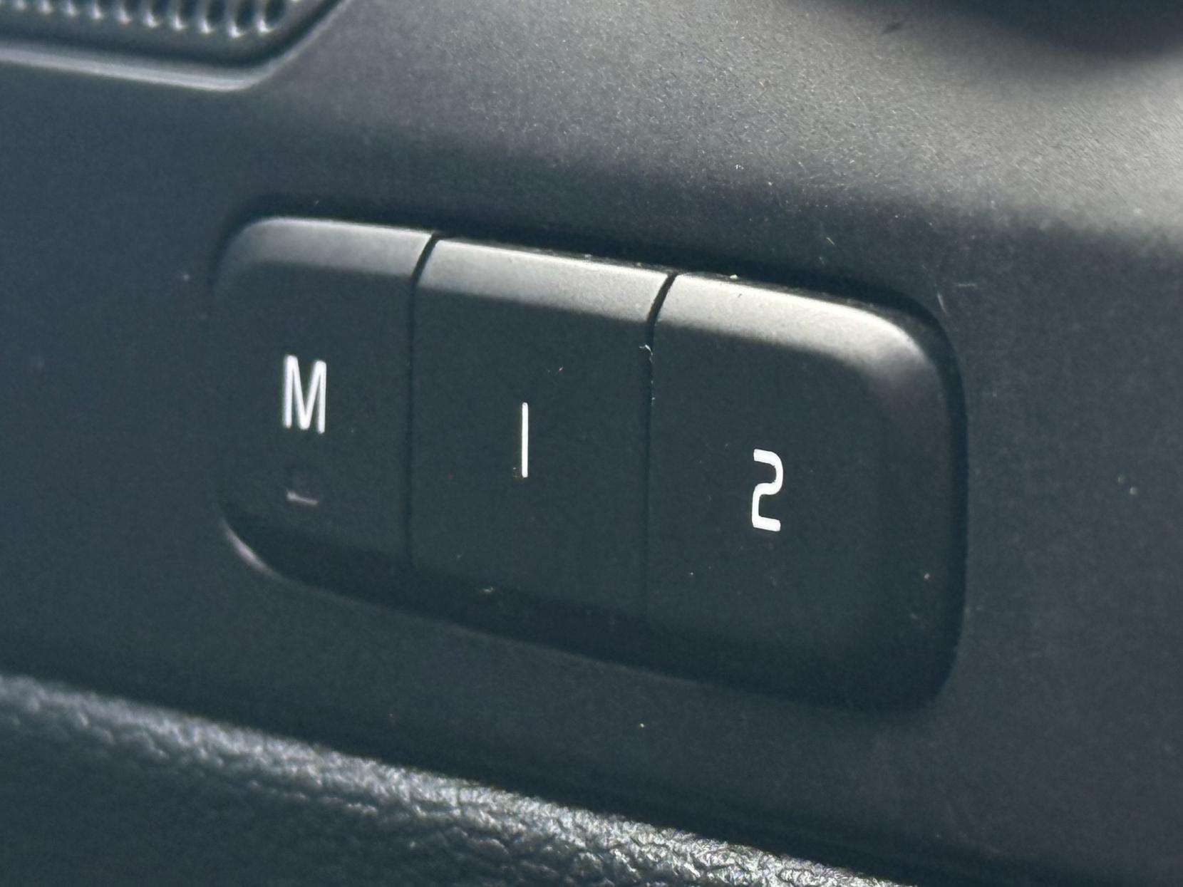 2020 VOLVO XC40 2020 VOLVO XC40