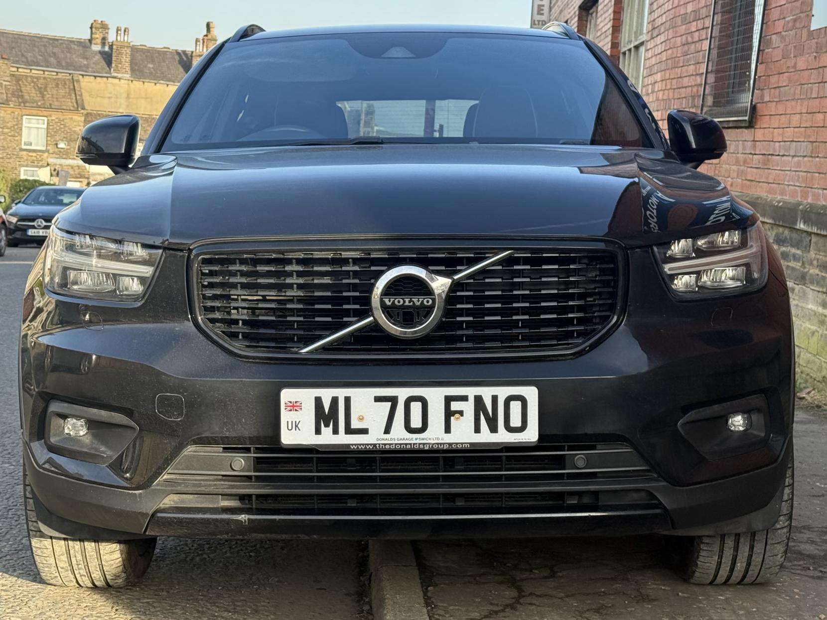 A 2020 VOLVO XC40 2.0 B4 MHEV R-Design Pro SUV 5dr Petrol Hybrid Auto Euro 6 (s/s) (197 ps) A 2020 VOLVO XC40 2.0 B4 MHEV R-Design Pro SUV 5dr Petrol Hybrid Auto Euro 6 (s/s) (197 ps)