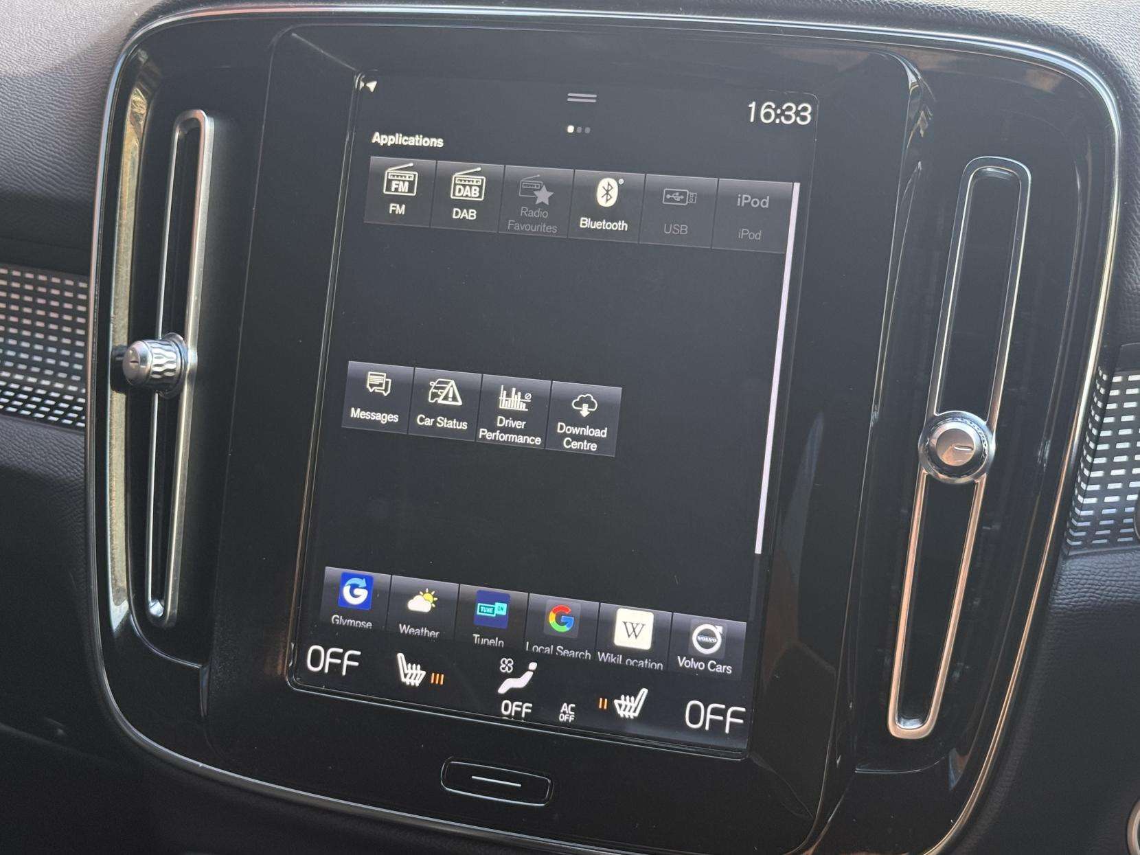 2020 VOLVO XC40 2020 VOLVO XC40