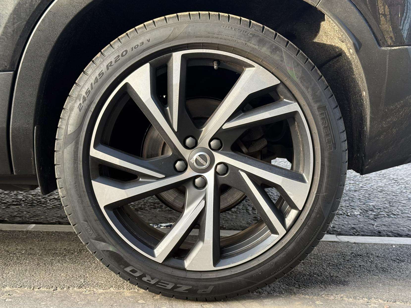 2020 VOLVO XC40 2020 VOLVO XC40