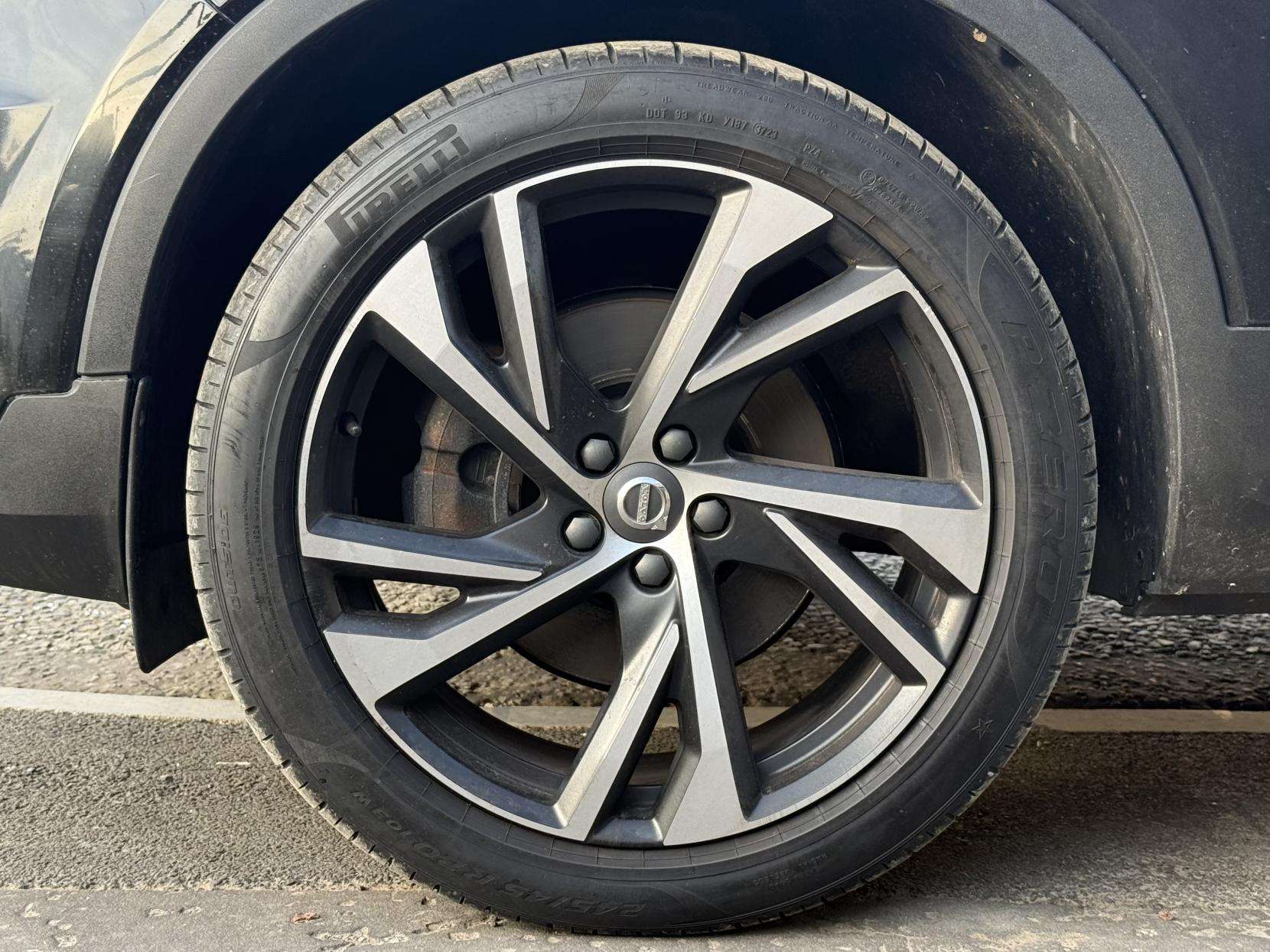 2020 VOLVO XC40 2020 VOLVO XC40