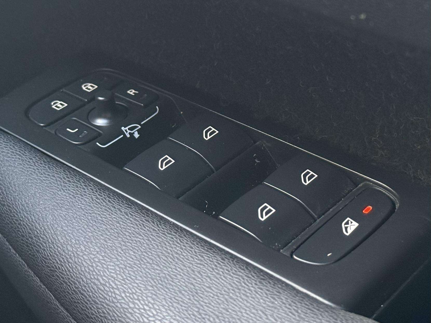 2020 VOLVO XC40 2020 VOLVO XC40