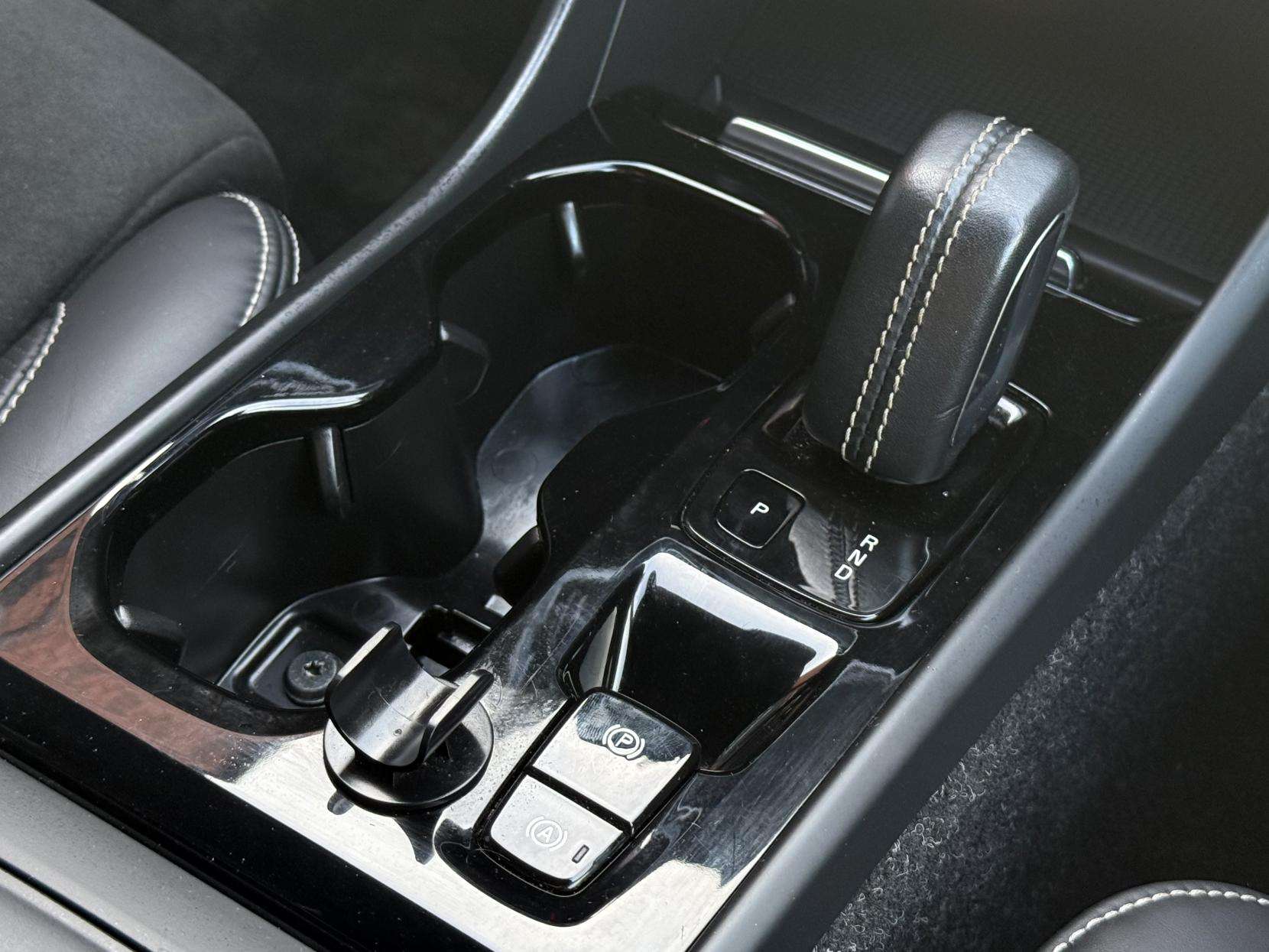 2020 VOLVO XC40 2020 VOLVO XC40