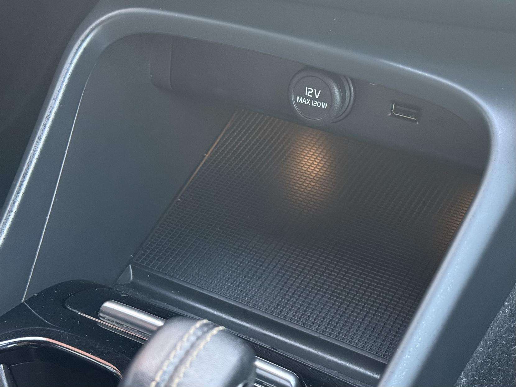 2020 VOLVO XC40 2020 VOLVO XC40