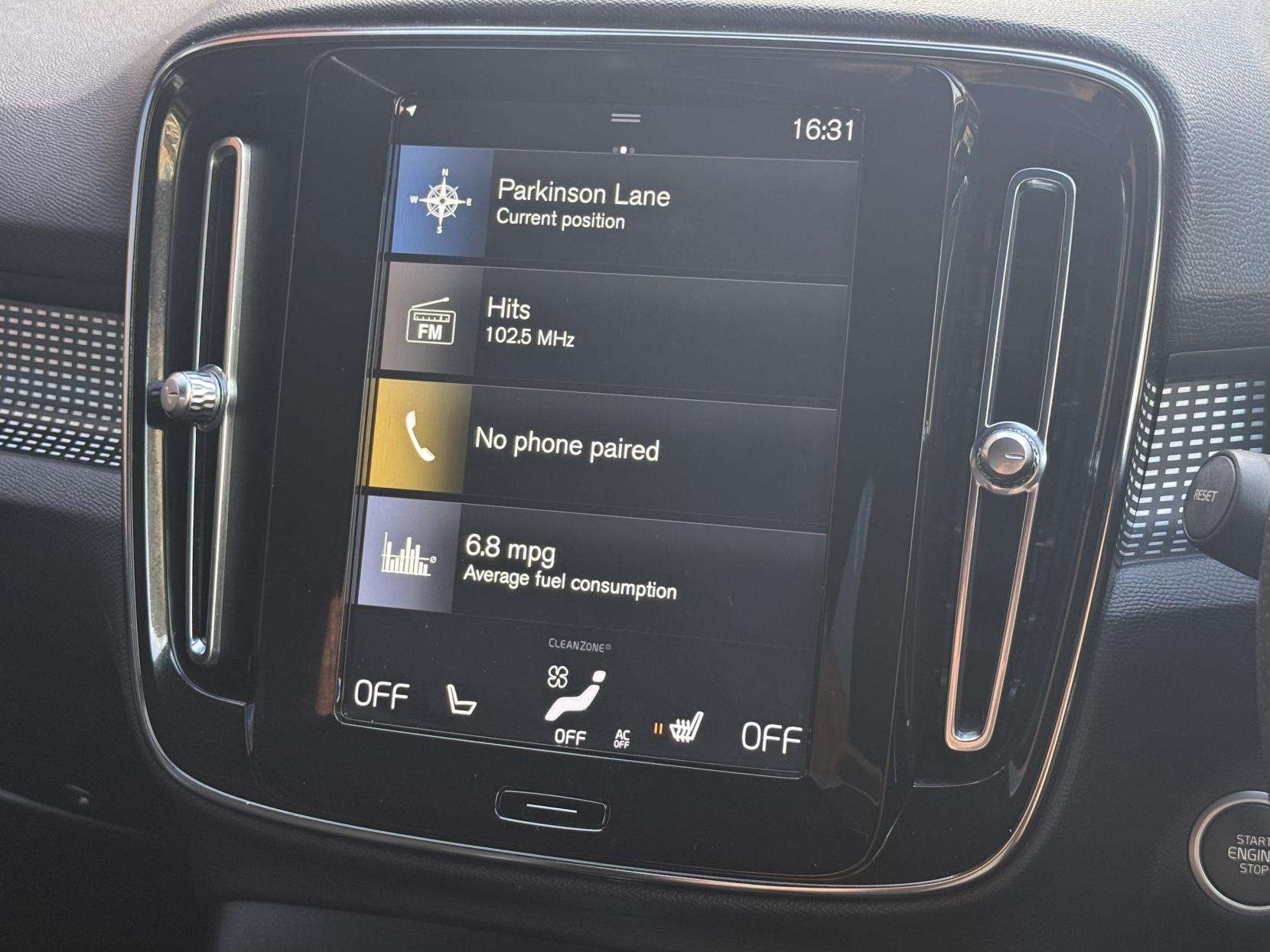 2020 VOLVO XC40 2020 VOLVO XC40