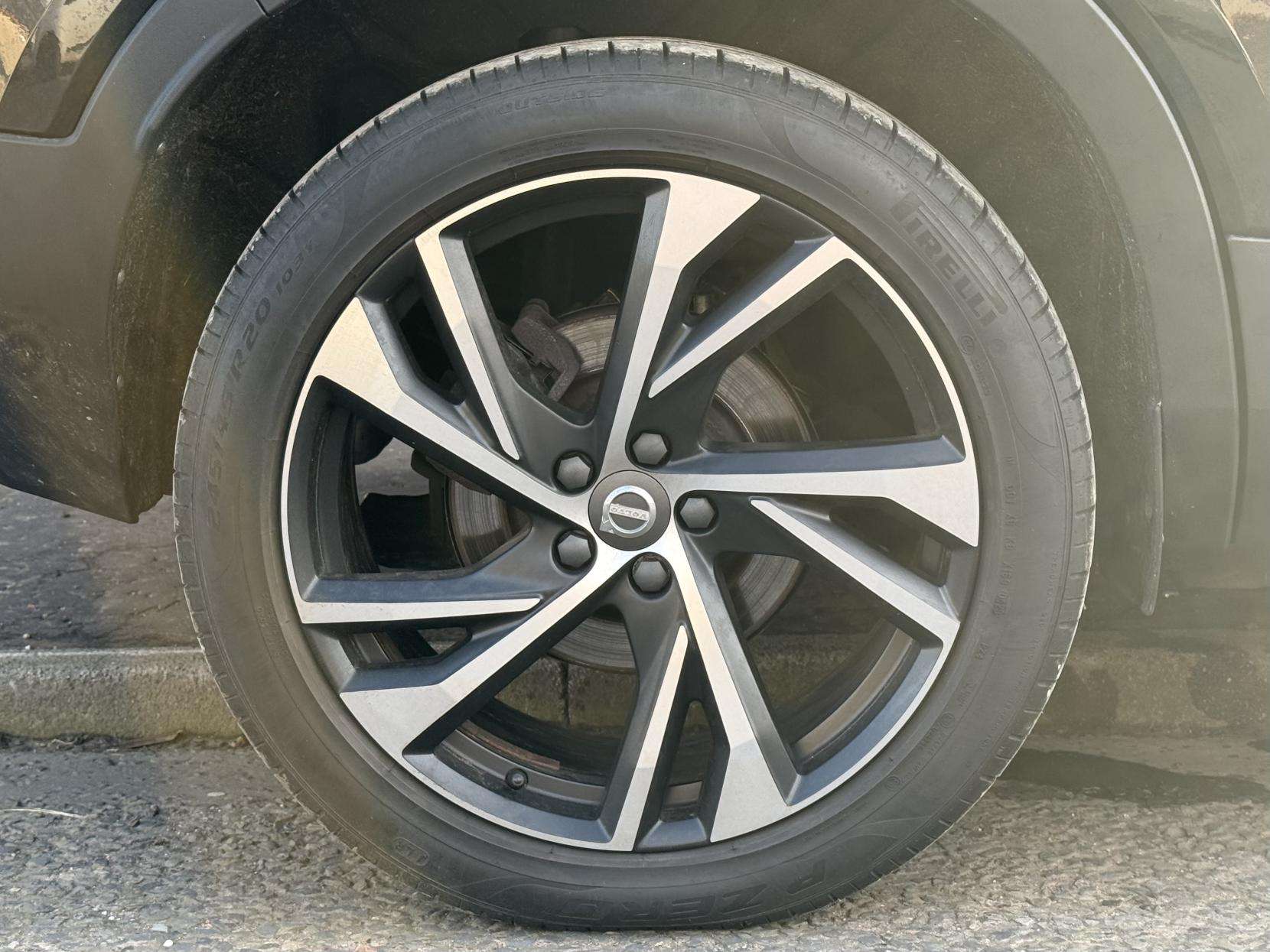 2020 VOLVO XC40 2020 VOLVO XC40