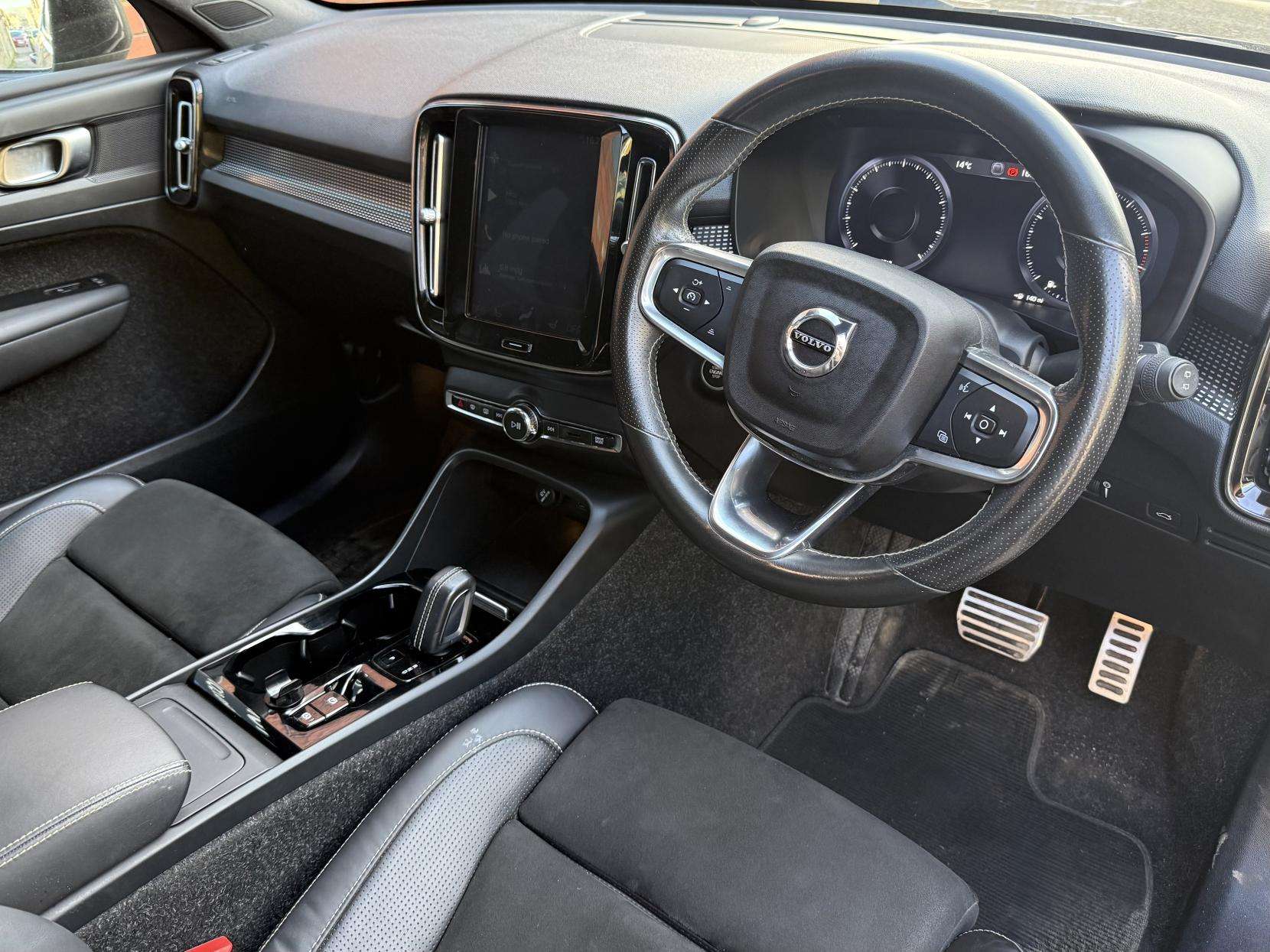 2020 VOLVO XC40 2020 VOLVO XC40