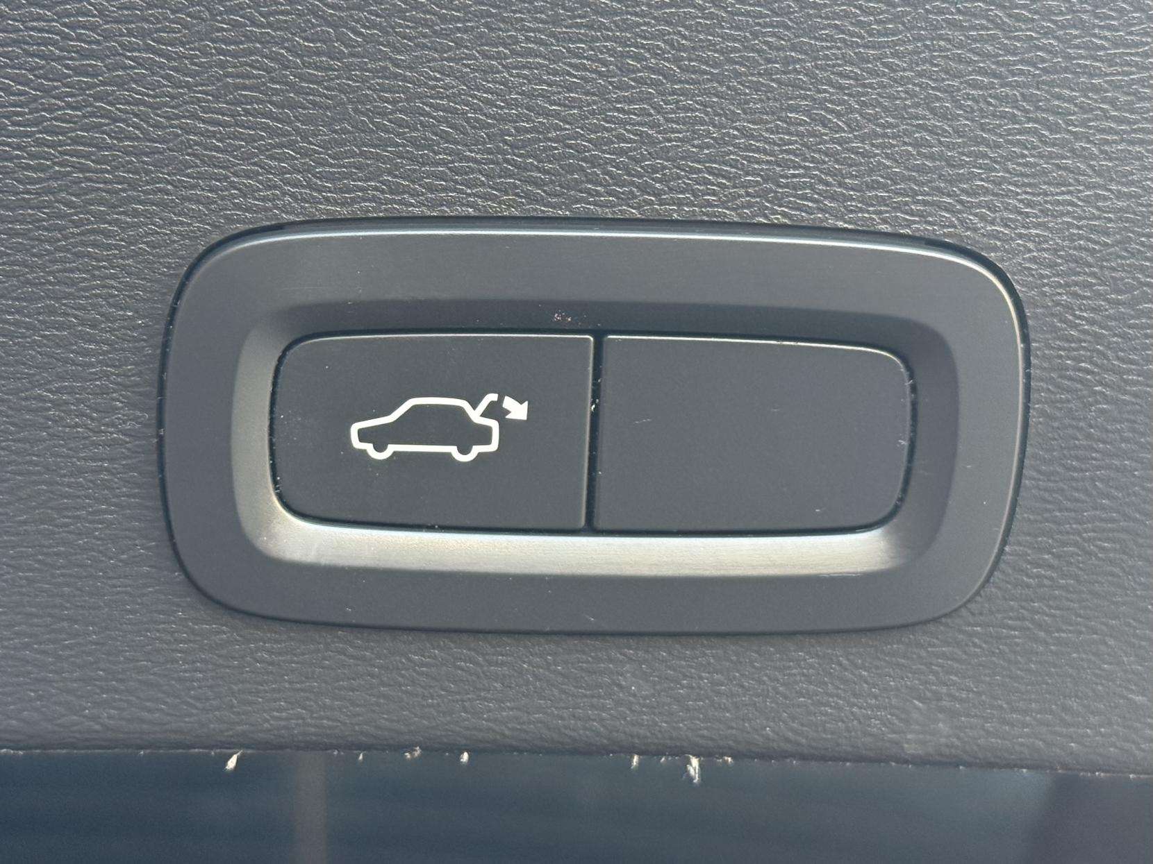 2020 VOLVO XC40 2020 VOLVO XC40