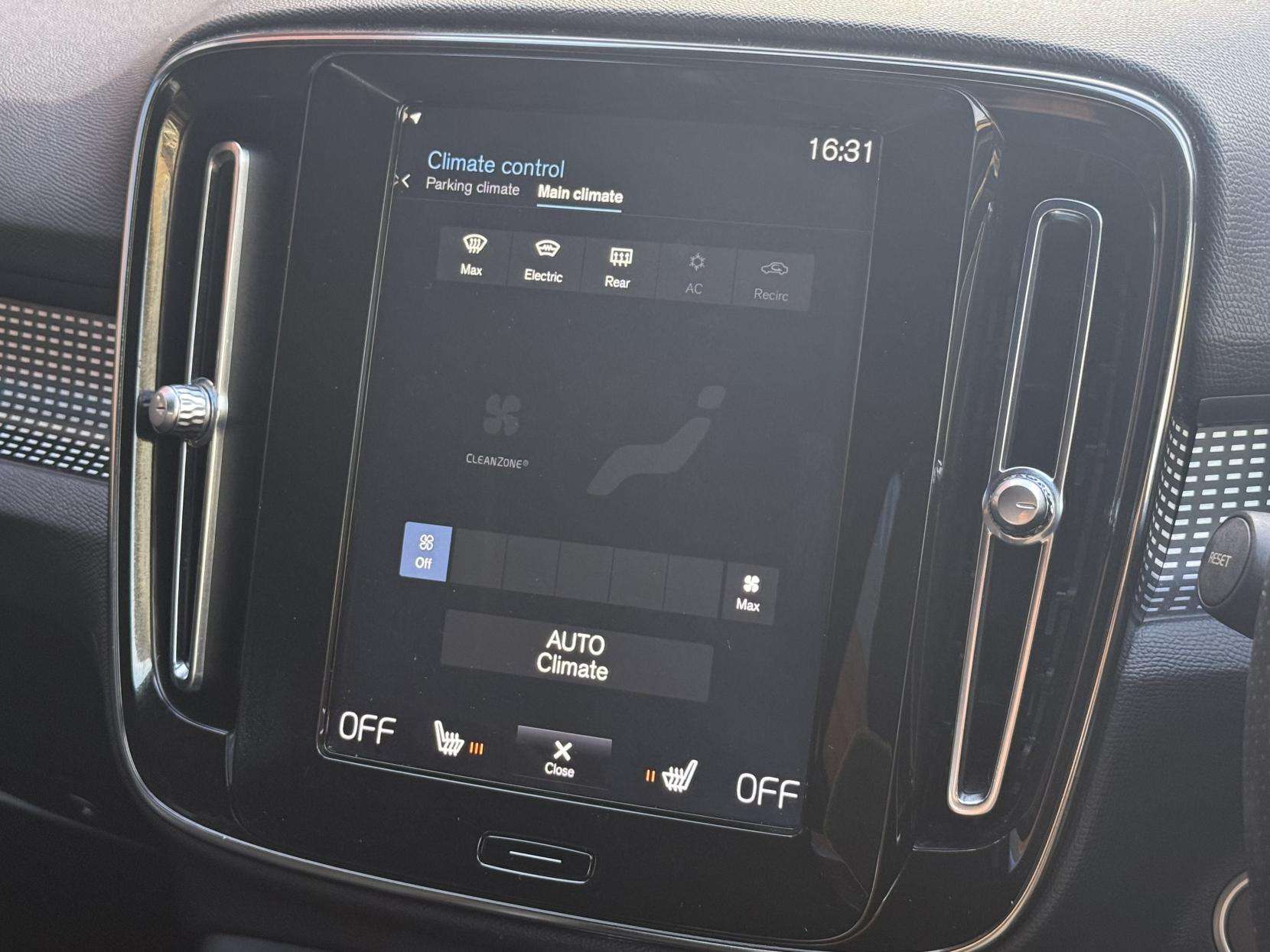 2020 VOLVO XC40 2020 VOLVO XC40