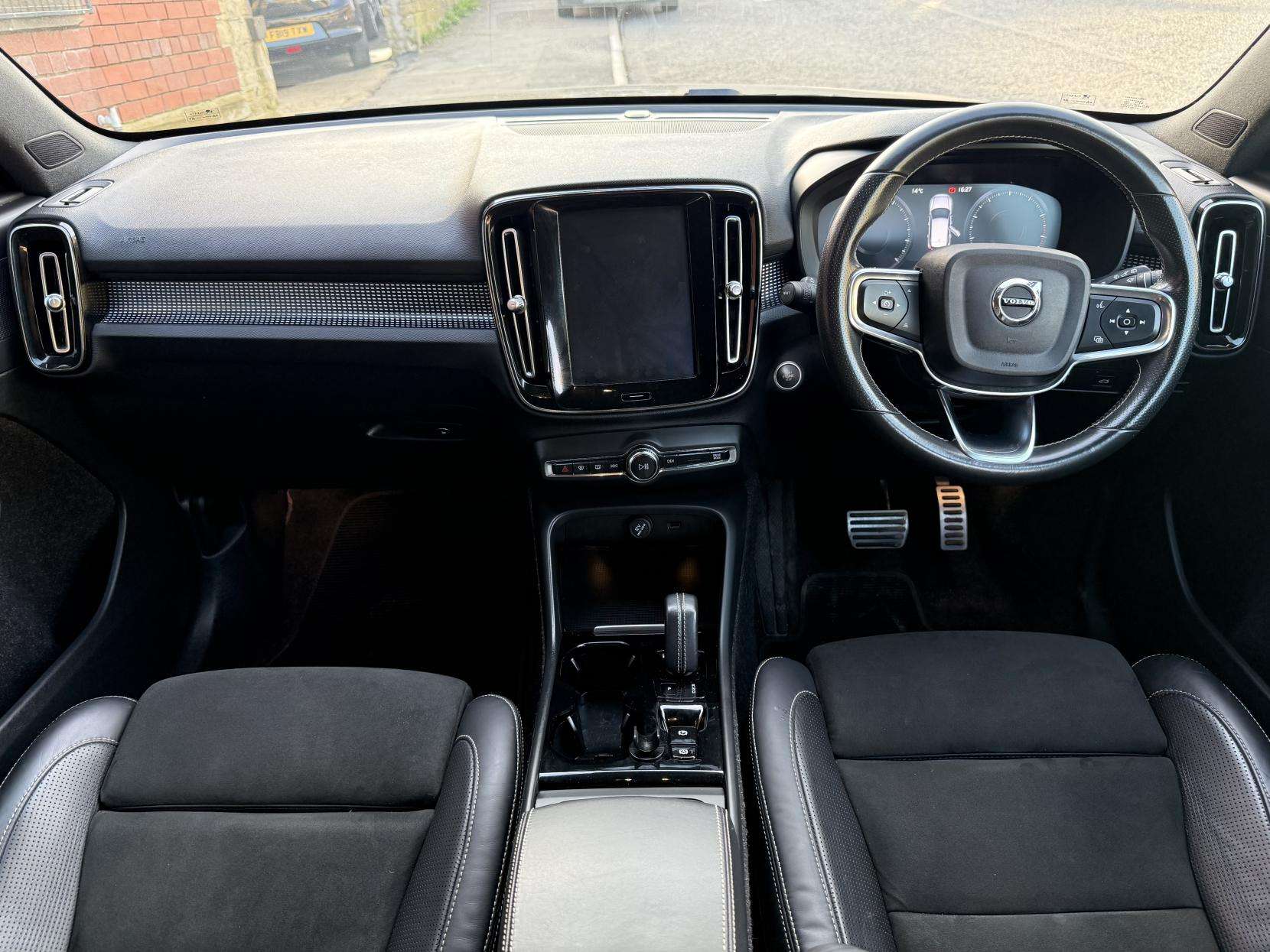 2020 VOLVO XC40 2020 VOLVO XC40