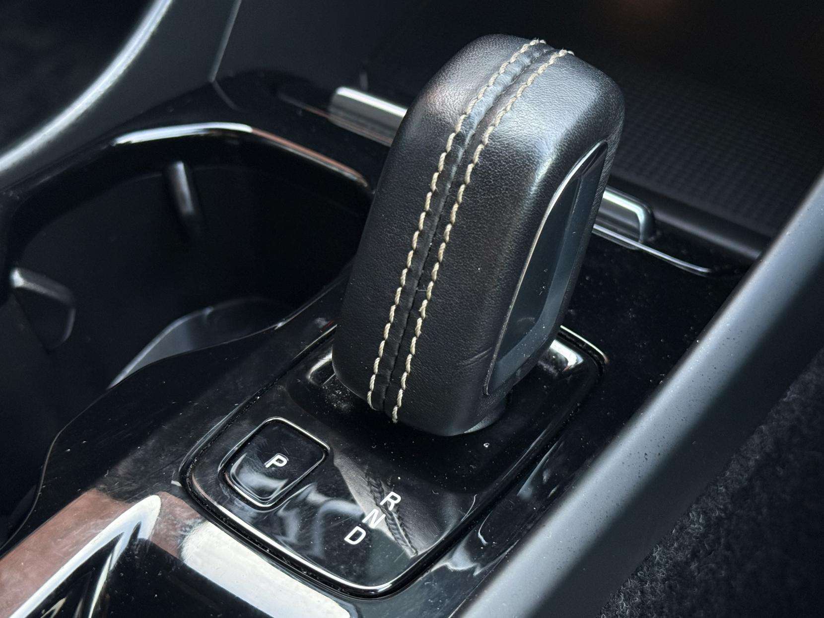 2020 VOLVO XC40 2020 VOLVO XC40