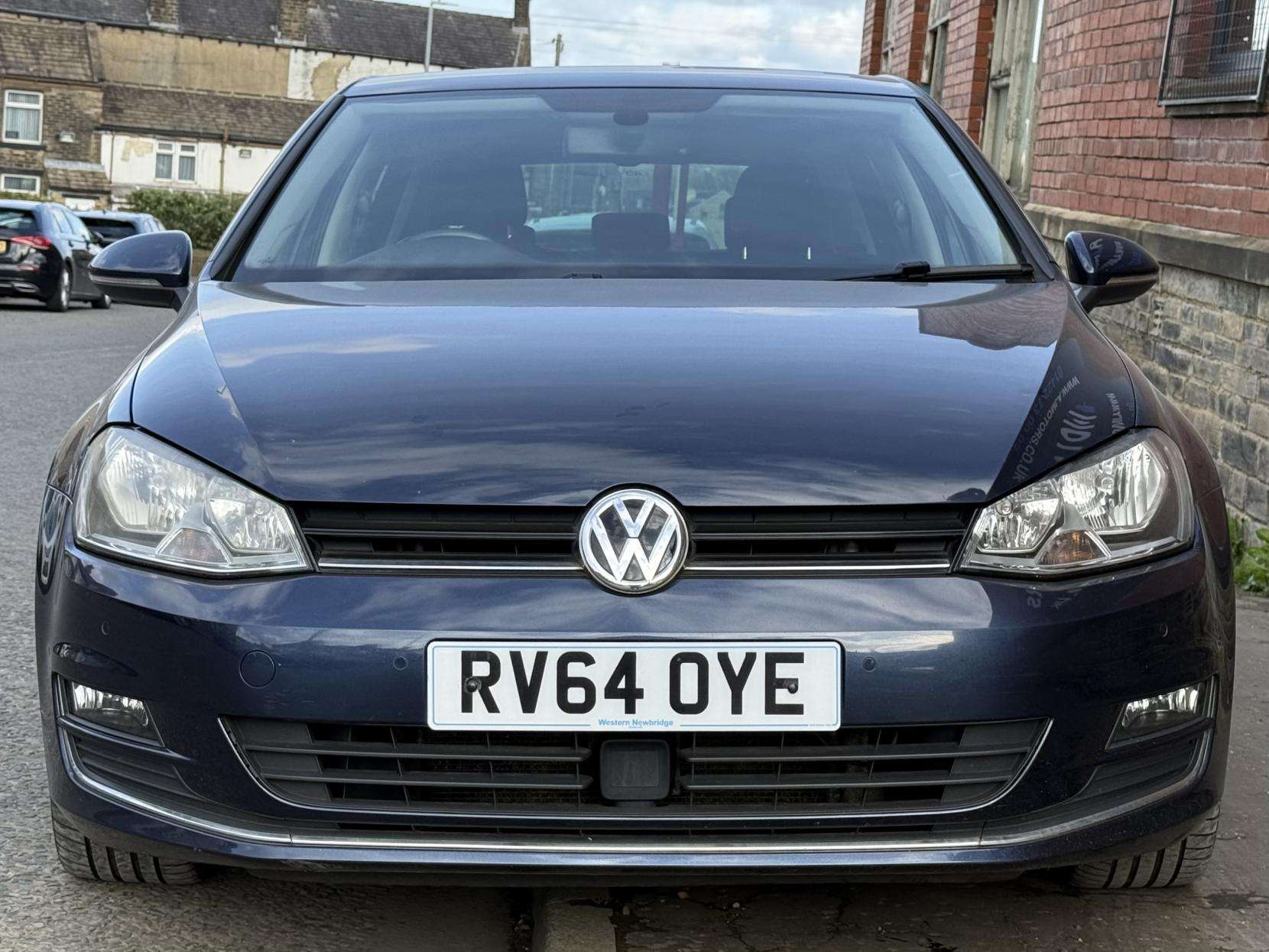 A 2014 VOLKSWAGEN GOLF 1.4 TSI BlueMotion Tech ACT GT Hatchback 5dr Petrol DSG Euro 6 (s/s) (150 ps) A 2014 VOLKSWAGEN GOLF 1.4 TSI BlueMotion Tech ACT GT Hatchback 5dr Petrol DSG Euro 6 (s/s) (150 ps)