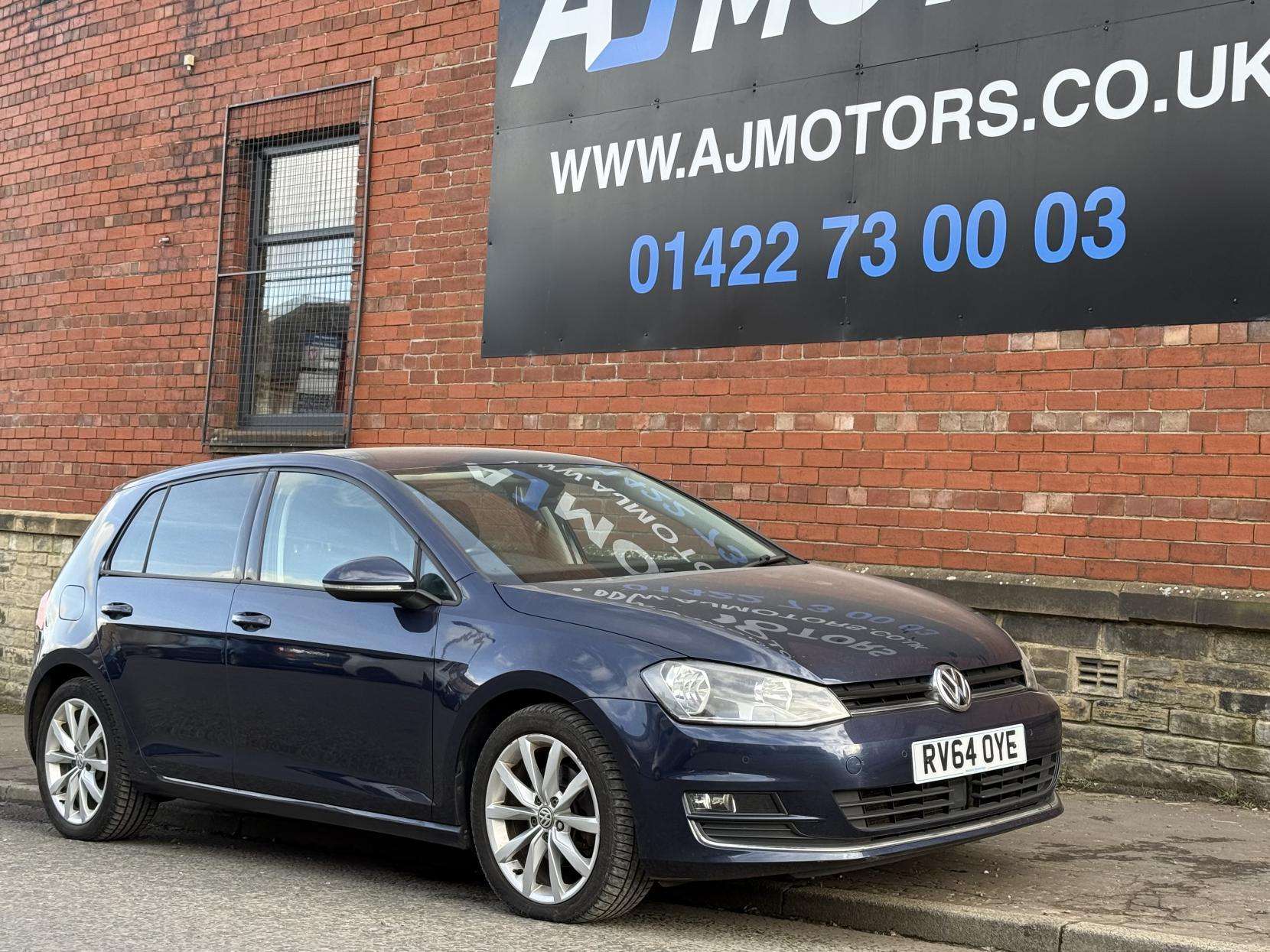 A 2014 VOLKSWAGEN GOLF 1.4 TSI BlueMotion Tech ACT GT Hatchback 5dr Petrol DSG Euro 6 (s/s) (150 ps) A 2014 VOLKSWAGEN GOLF 1.4 TSI BlueMotion Tech ACT GT Hatchback 5dr Petrol DSG Euro 6 (s/s) (150 ps)