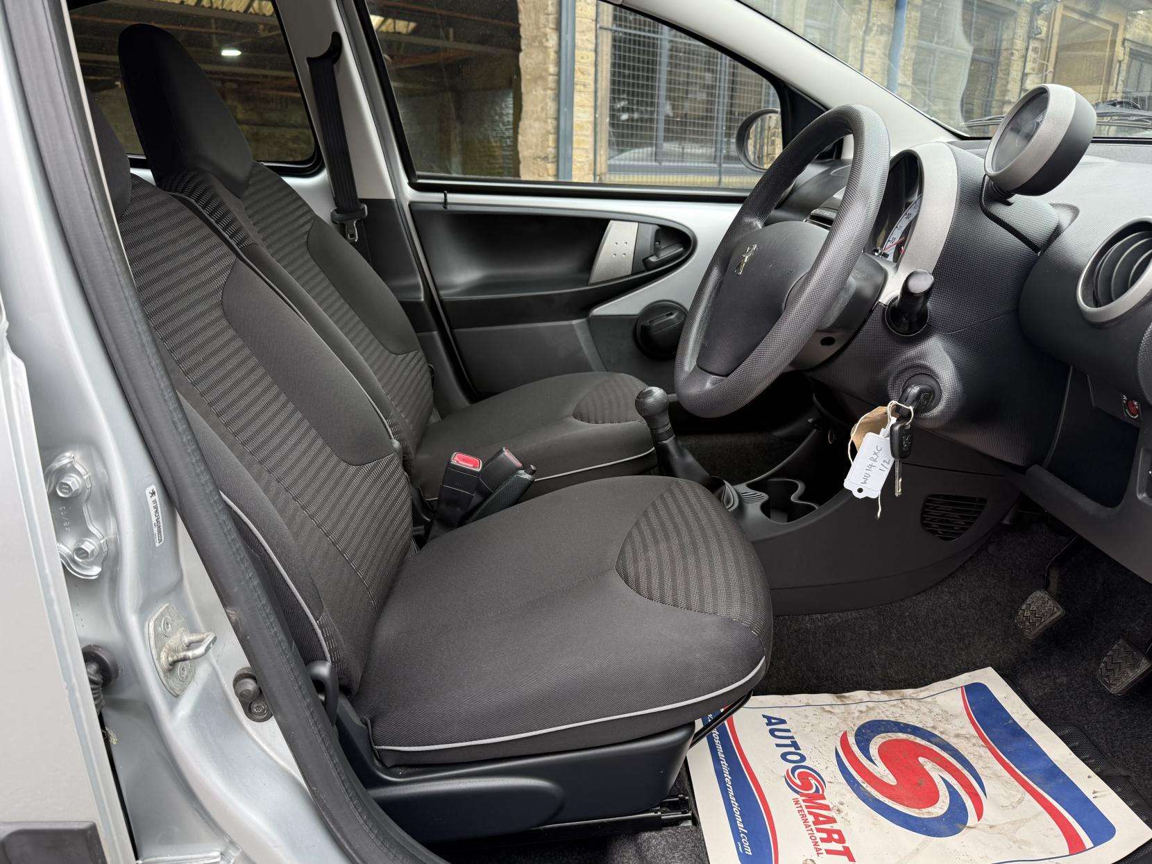 2014 PEUGEOT 107 2014 PEUGEOT 107