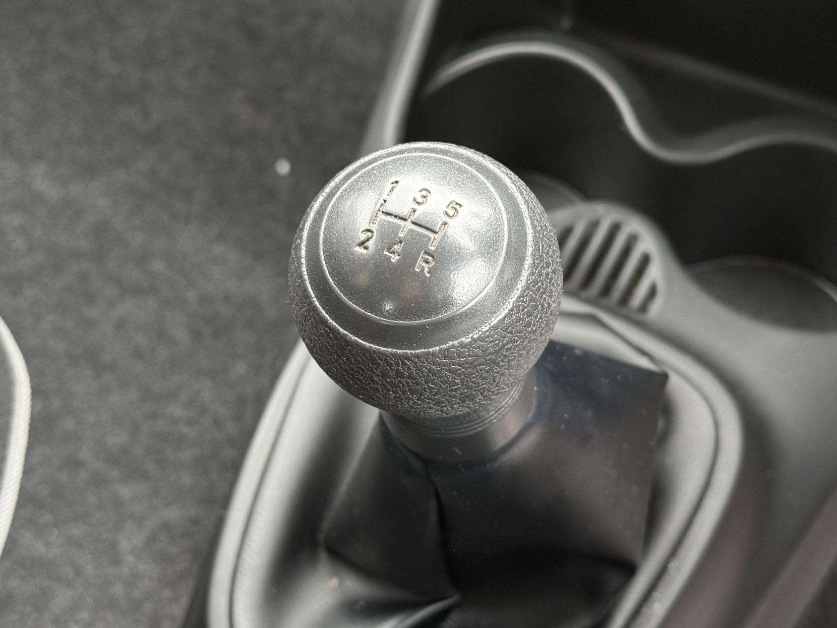 2014 PEUGEOT 107 2014 PEUGEOT 107