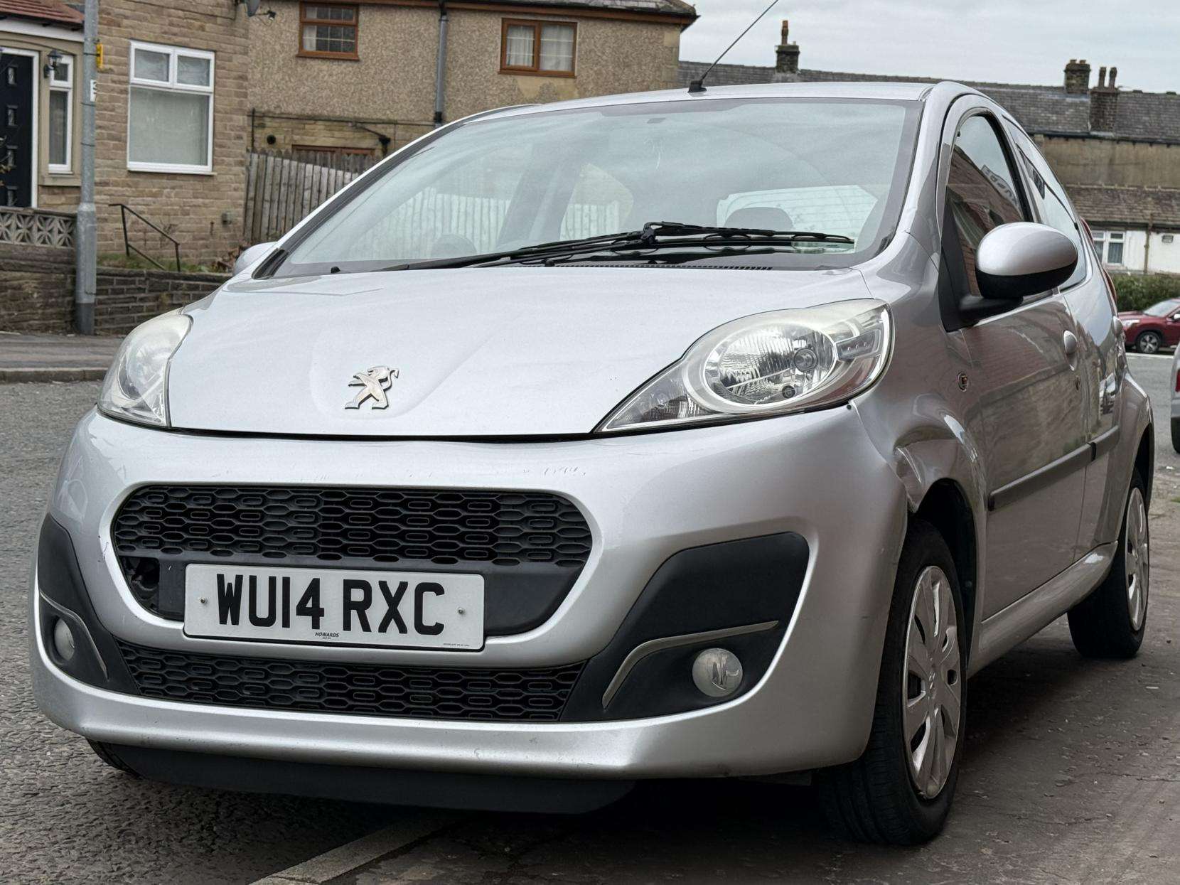 A 2014 PEUGEOT 107 1.0 12V Active Hatchback 5dr Petrol Manual Euro 5 (68 ps) A 2014 PEUGEOT 107 1.0 12V Active Hatchback 5dr Petrol Manual Euro 5 (68 ps)