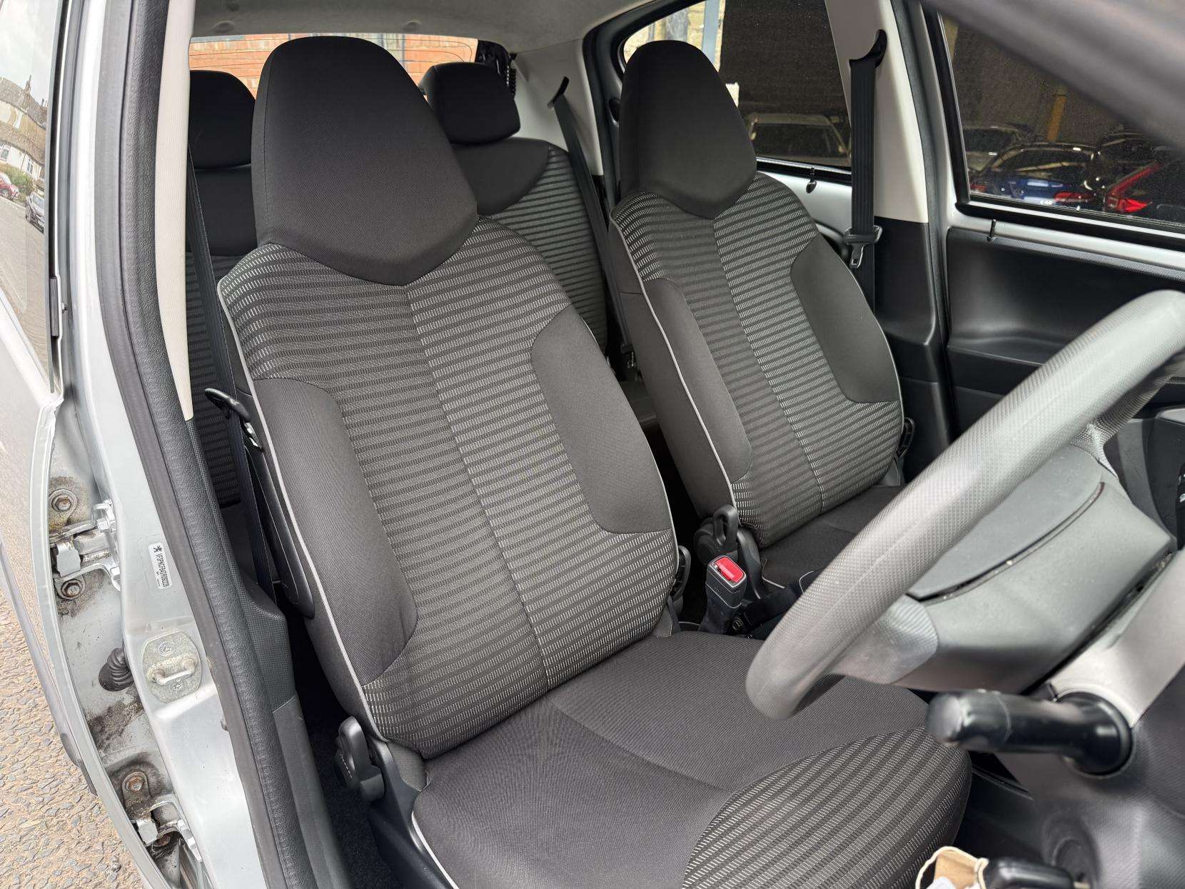 2014 PEUGEOT 107 2014 PEUGEOT 107