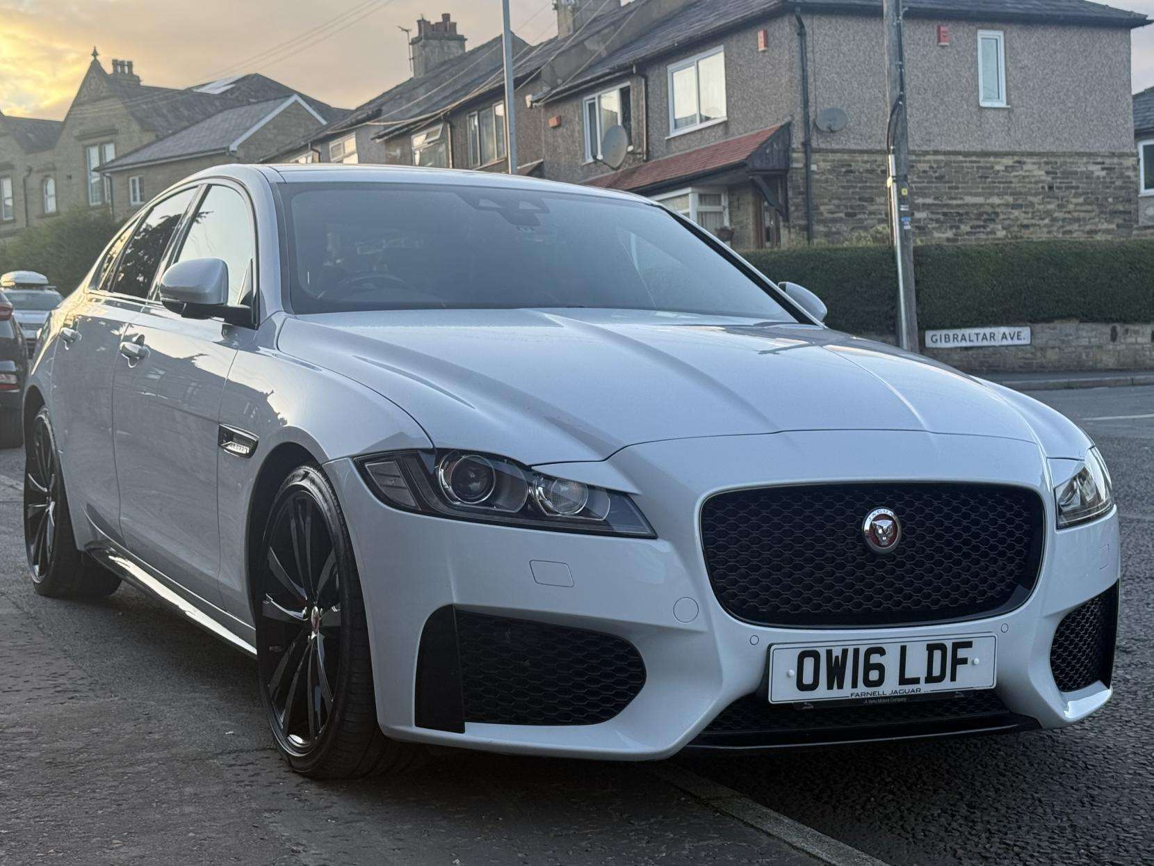 A 2016 JAGUAR XF 3.0d V6 S Saloon 4dr Diesel Auto Euro 6 (s/s) (300 ps) A 2016 JAGUAR XF 3.0d V6 S Saloon 4dr Diesel Auto Euro 6 (s/s) (300 ps)