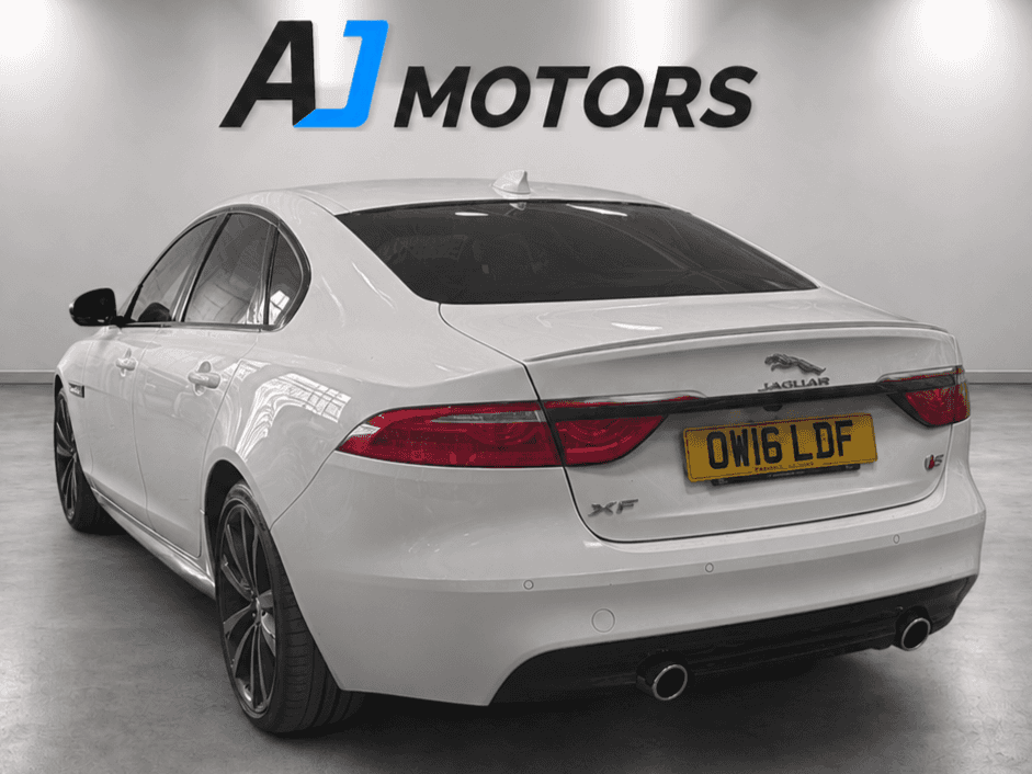 A 2016 JAGUAR XF 3.0d V6 S Saloon 4dr Diesel Auto Euro 6 (s/s) (300 ps) A 2016 JAGUAR XF 3.0d V6 S Saloon 4dr Diesel Auto Euro 6 (s/s) (300 ps)