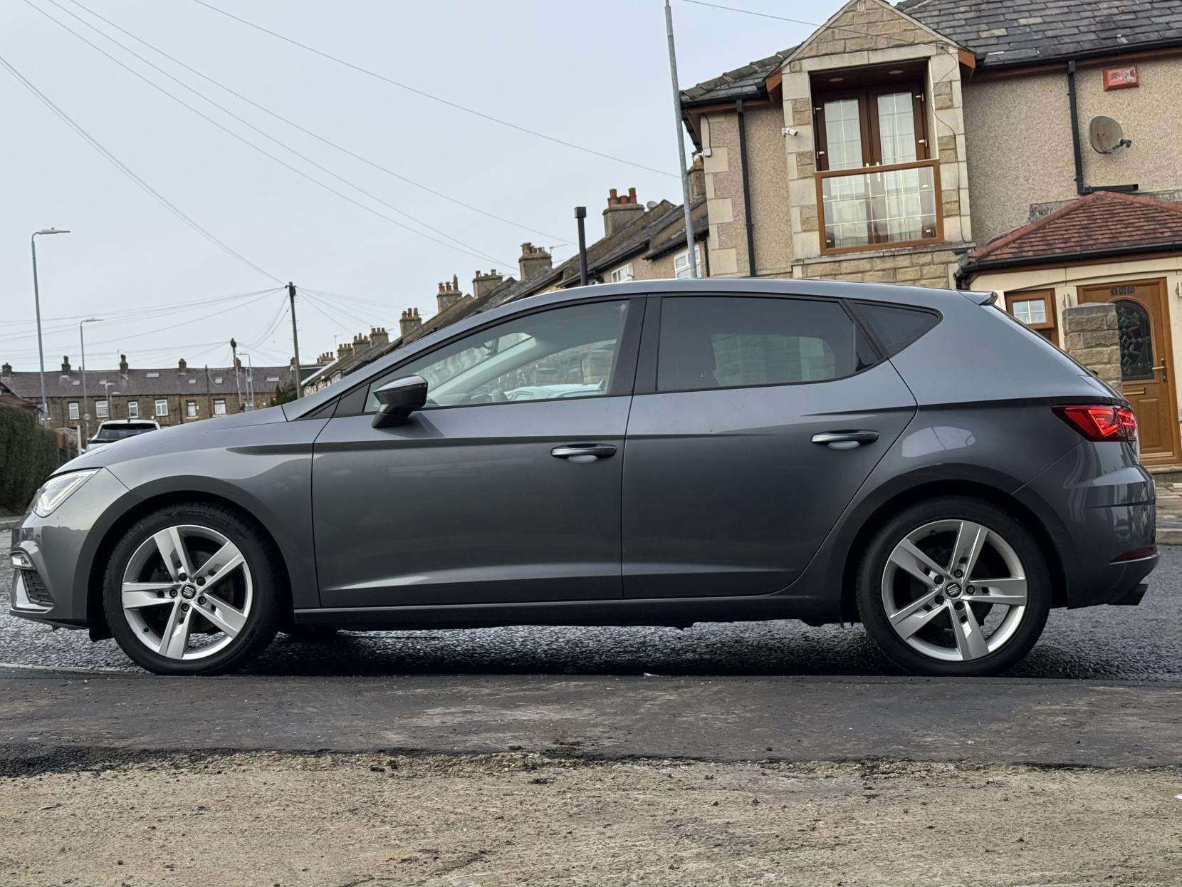 A 2018 SEAT LEON 1.4 TSI FR Technology Hatchback 5dr Petrol Manual Euro 6 (s/s) (125 ps) A 2018 SEAT LEON 1.4 TSI FR Technology Hatchback 5dr Petrol Manual Euro 6 (s/s) (125 ps)