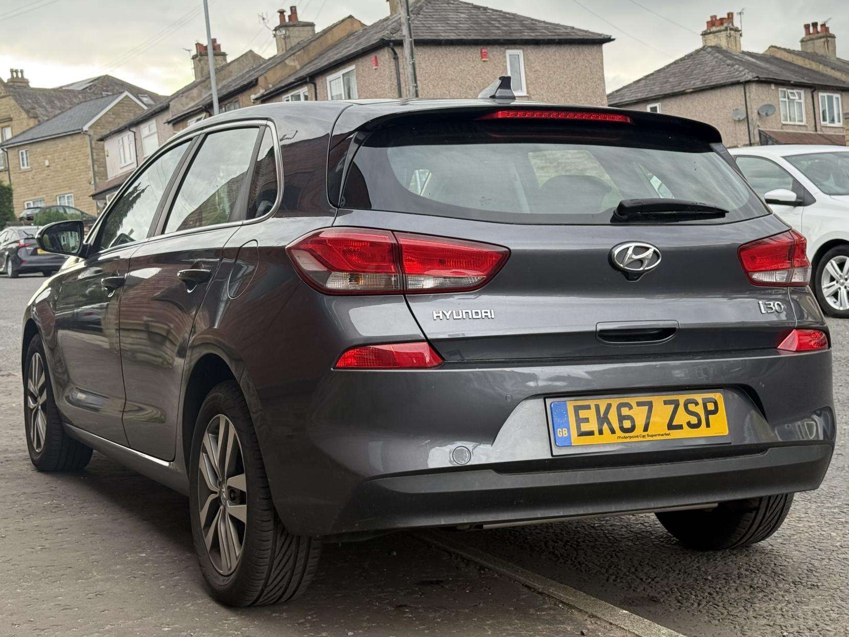 A 2017 HYUNDAI I30 1.0 T-GDi Blue Drive SE Nav Hatchback 5dr Petrol Manual Euro 6 (s/s) (120 ps) A 2017 HYUNDAI I30 1.0 T-GDi Blue Drive SE Nav Hatchback 5dr Petrol Manual Euro 6 (s/s) (120 ps)