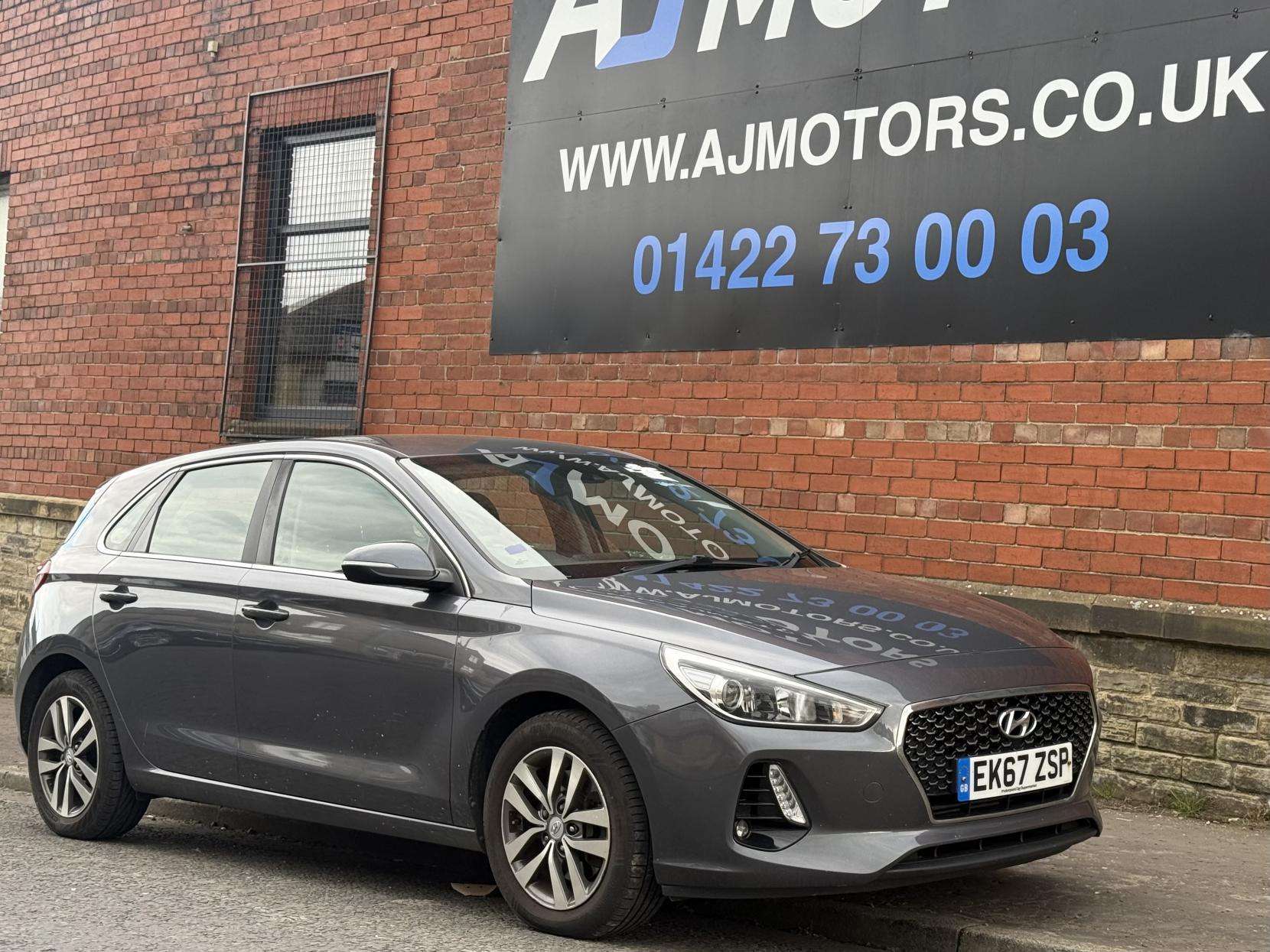 A 2017 HYUNDAI I30 1.0 T-GDi Blue Drive SE Nav Hatchback 5dr Petrol Manual Euro 6 (s/s) (120 ps) A 2017 HYUNDAI I30 1.0 T-GDi Blue Drive SE Nav Hatchback 5dr Petrol Manual Euro 6 (s/s) (120 ps)