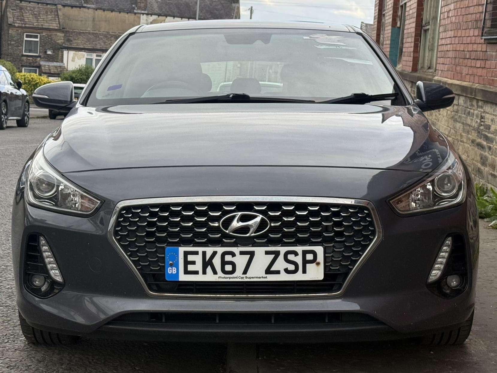 A 2017 HYUNDAI I30 1.0 T-GDi Blue Drive SE Nav Hatchback 5dr Petrol Manual Euro 6 (s/s) (120 ps) A 2017 HYUNDAI I30 1.0 T-GDi Blue Drive SE Nav Hatchback 5dr Petrol Manual Euro 6 (s/s) (120 ps)