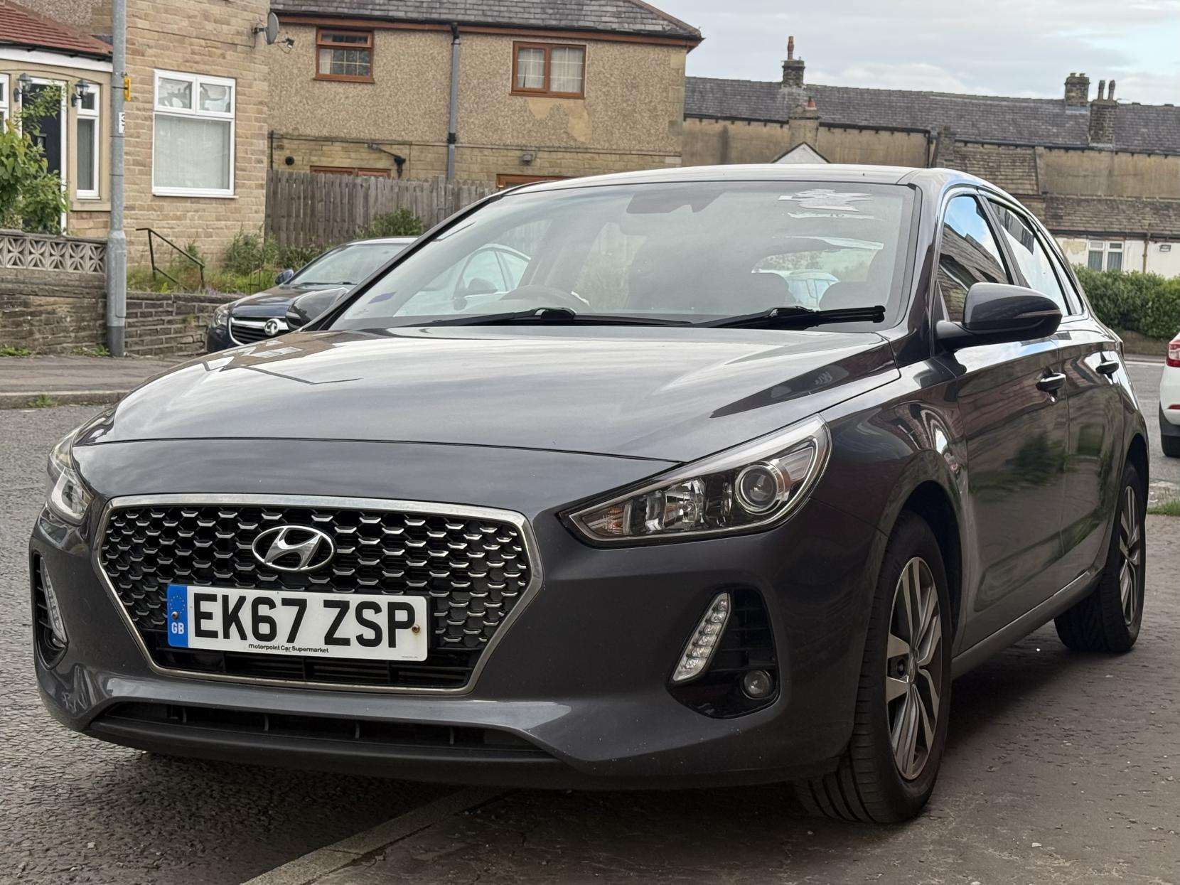 A 2017 HYUNDAI I30 1.0 T-GDi Blue Drive SE Nav Hatchback 5dr Petrol Manual Euro 6 (s/s) (120 ps) A 2017 HYUNDAI I30 1.0 T-GDi Blue Drive SE Nav Hatchback 5dr Petrol Manual Euro 6 (s/s) (120 ps)