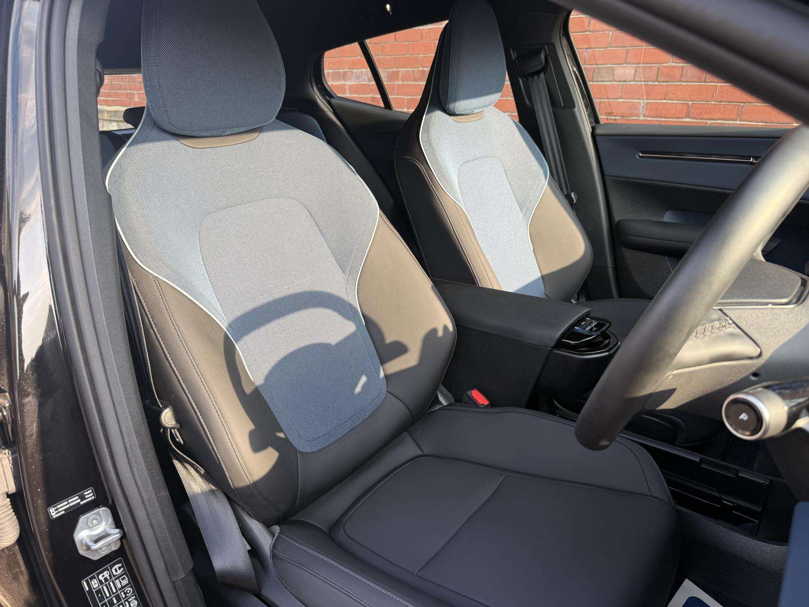 2025 VOLVO EX30 2025 VOLVO EX30