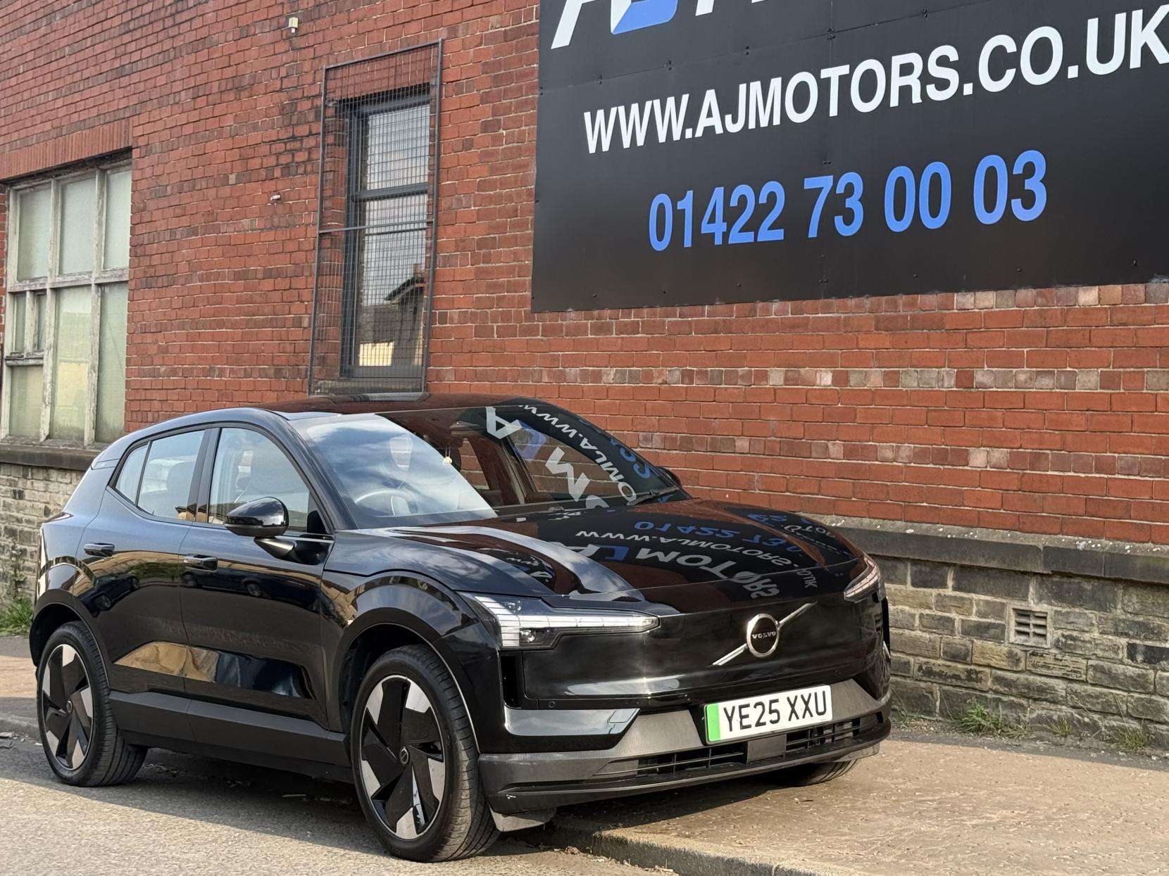 A 2025 VOLVO EX30 Twin Performance 69kWh Plus SUV 5dr Electric Auto AWD (428 ps) A 2025 VOLVO EX30 Twin Performance 69kWh Plus SUV 5dr Electric Auto AWD (428 ps)