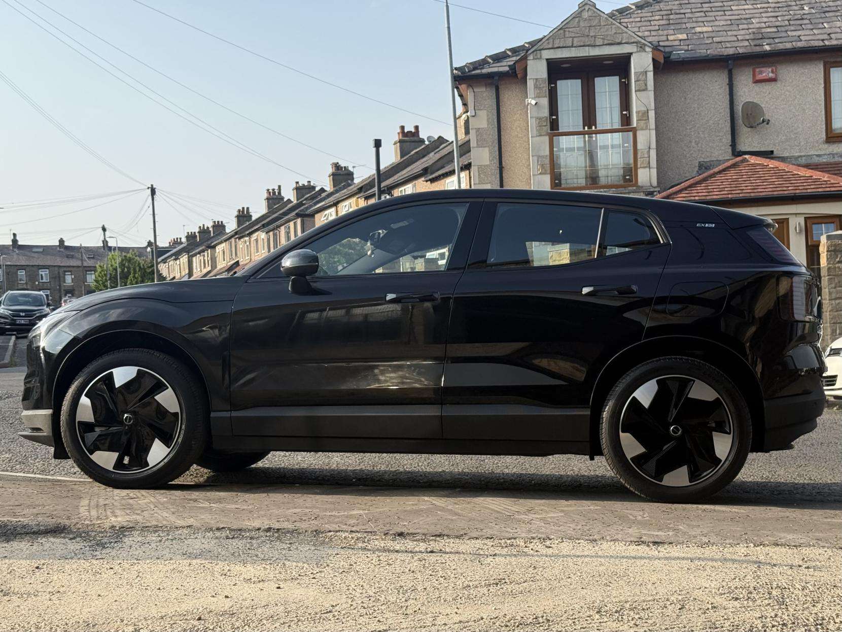 A 2025 VOLVO EX30 Twin Performance 69kWh Plus SUV 5dr Electric Auto AWD (428 ps) A 2025 VOLVO EX30 Twin Performance 69kWh Plus SUV 5dr Electric Auto AWD (428 ps)