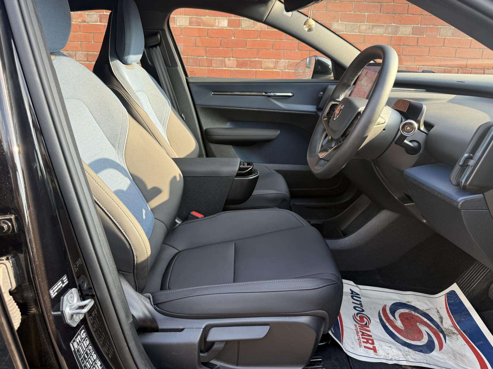 2025 VOLVO EX30 2025 VOLVO EX30