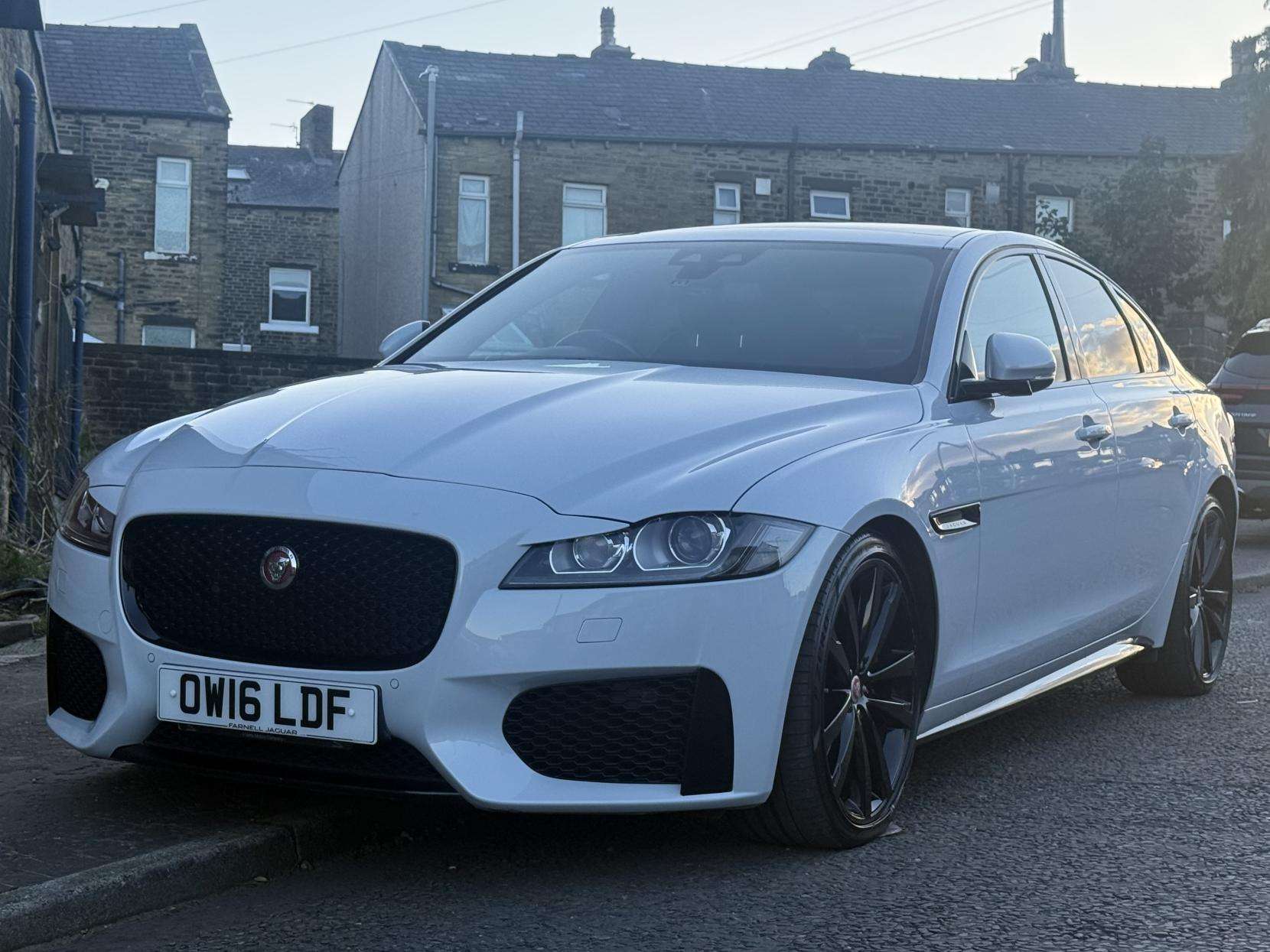 A 2016 JAGUAR XF 3.0d V6 S Saloon 4dr Diesel Auto Euro 6 (s/s) (300 ps) A 2016 JAGUAR XF 3.0d V6 S Saloon 4dr Diesel Auto Euro 6 (s/s) (300 ps)