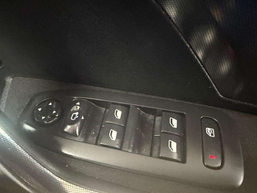 2017 PEUGEOT 2008 2017 PEUGEOT 2008