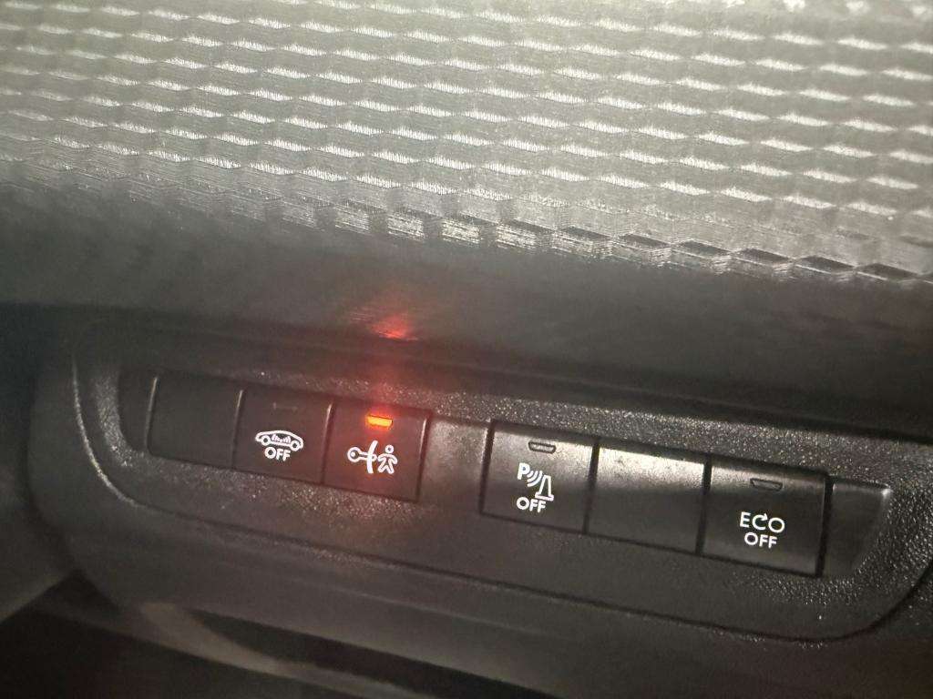 2017 PEUGEOT 2008 2017 PEUGEOT 2008