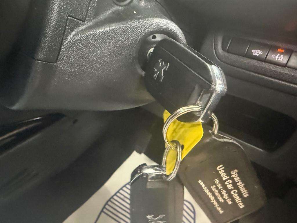 2017 PEUGEOT 2008 2017 PEUGEOT 2008