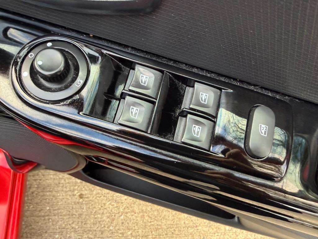 2014 RENAULT CLIO 2014 RENAULT CLIO