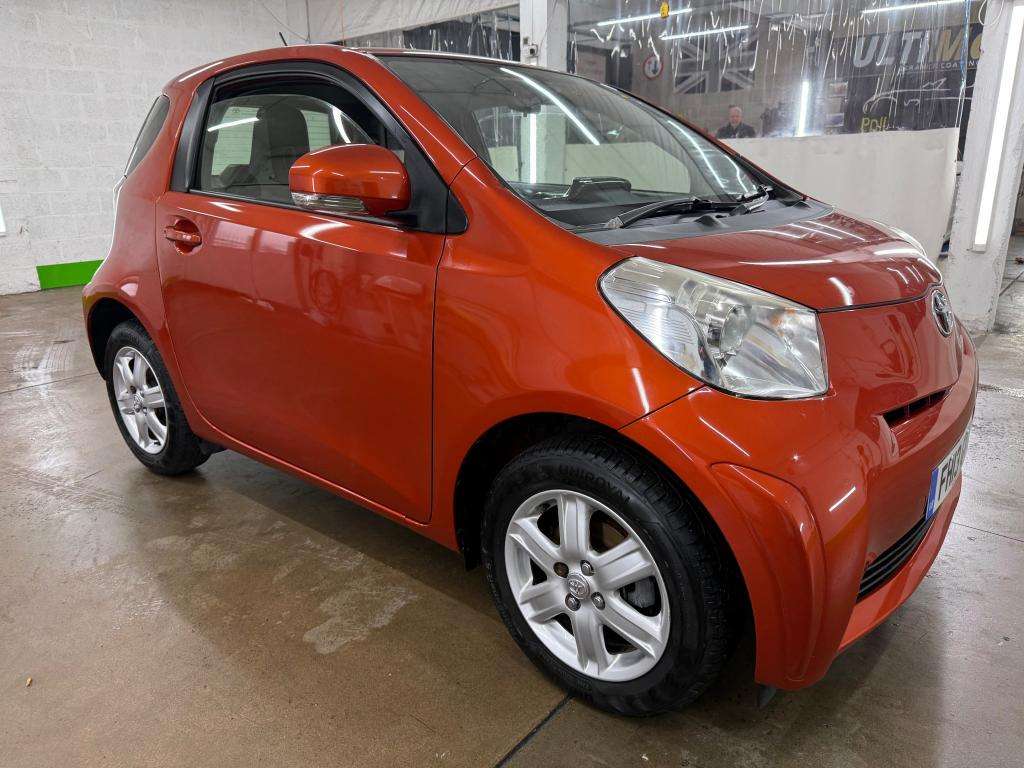 A 2013 TOYOTA IQ Vvt-i A 2013 TOYOTA IQ Vvt-i
