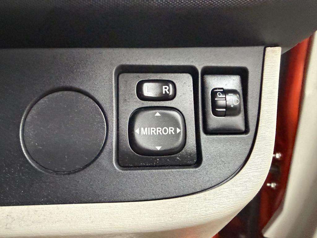 2013 TOYOTA IQ 2013 TOYOTA IQ