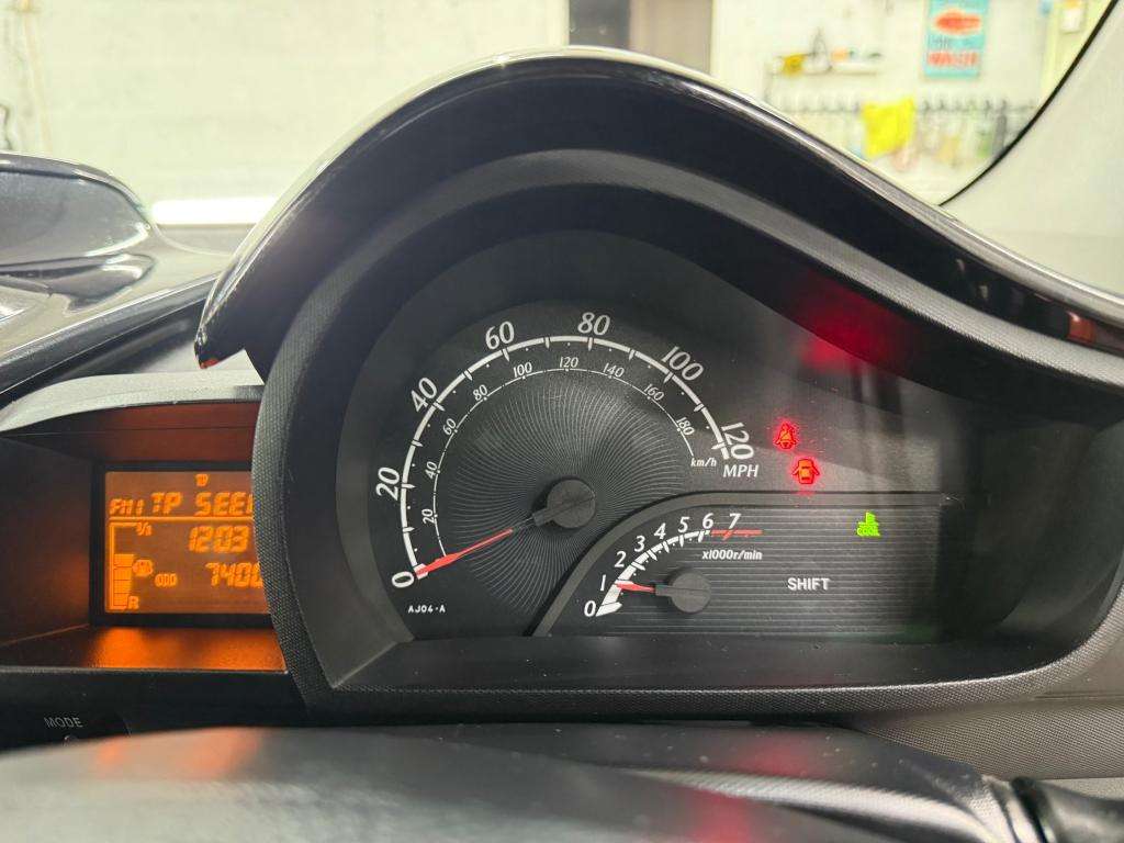 2013 TOYOTA IQ 2013 TOYOTA IQ