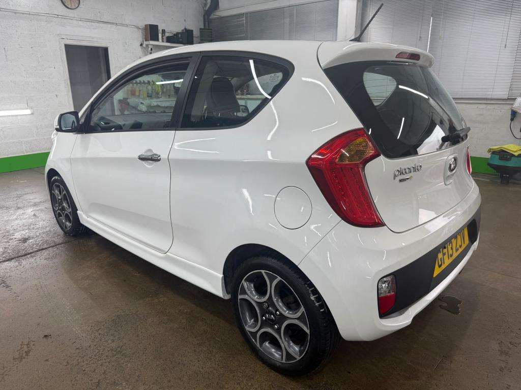 A 2013 KIA PICANTO White Ecodynamics A 2013 KIA PICANTO White Ecodynamics