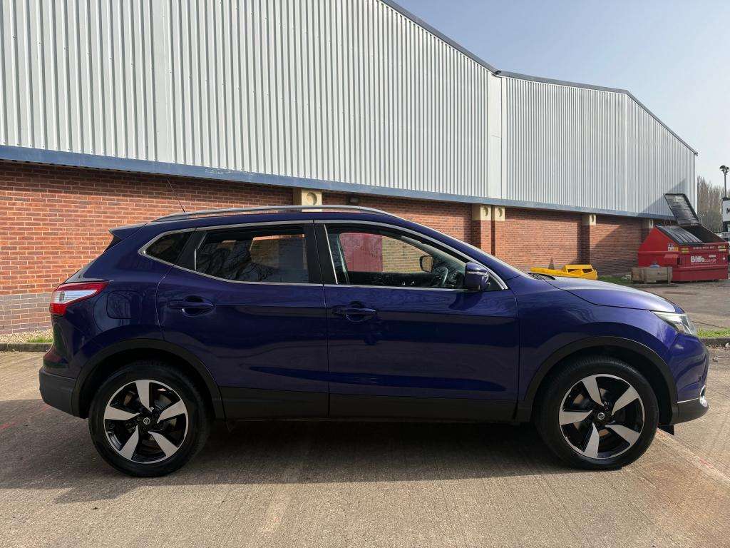 A 2015 NISSAN QASHQAI N-tec+ Dci A 2015 NISSAN QASHQAI N-tec+ Dci